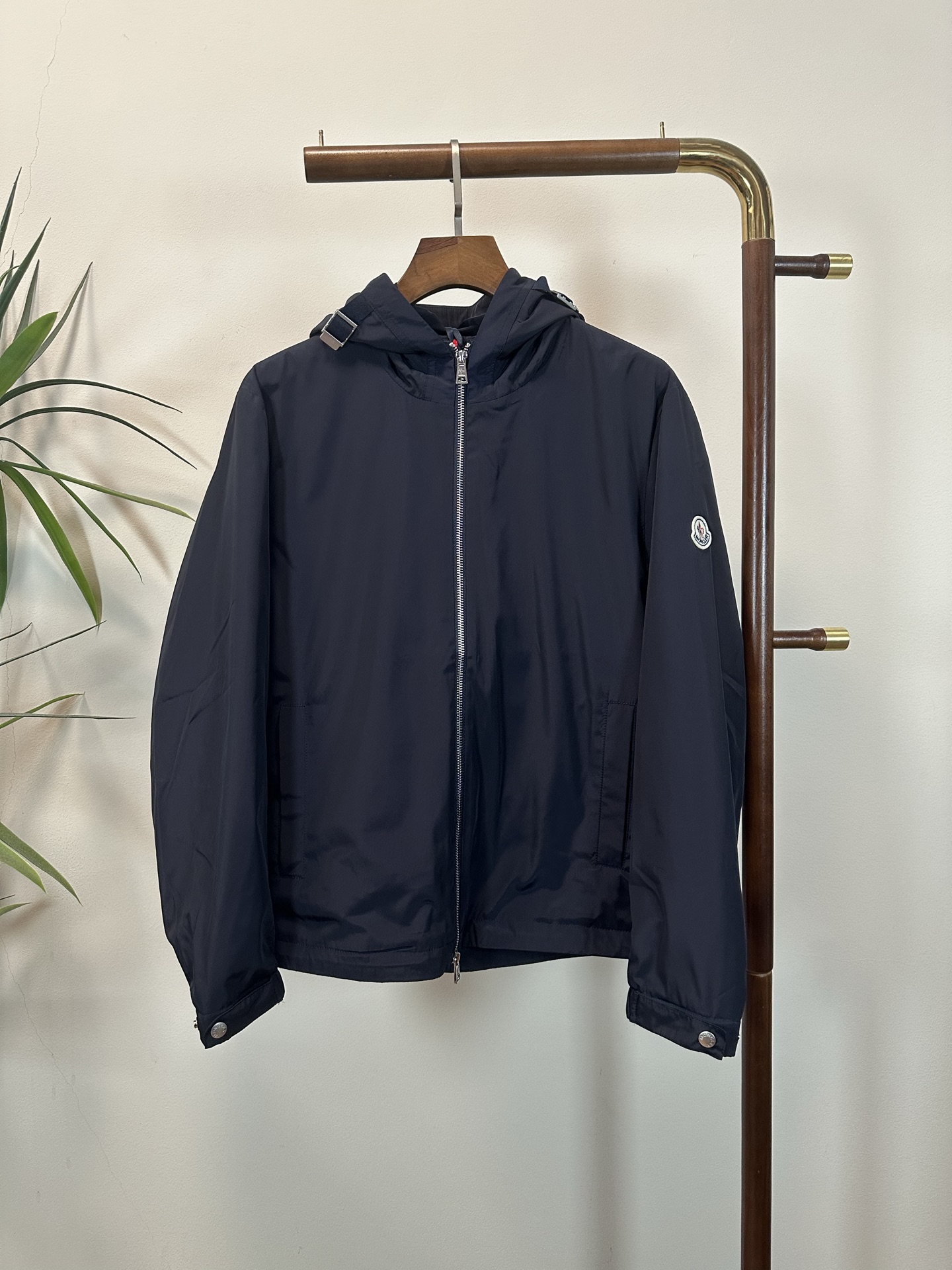 NO:515549,MON masked top quality The same style on the official website, complete with three standards!  New spring and summer men's jacket, fashionable and casual high-end version!  Customized fabrics in counters are impeccable in details, and the brand elements design concept reflects high quality. The feel is delicate and soft!  It is casually cut, with a great upper body style!  Code number M-3XL, Moncler, jackets & coats, jackets & coats, alexander wang19860909MON 蒙口 顶级品质 官网同款,三标齐全！春夏新款男士夹克外套,时尚休闲高端版本！专柜定制面料 细节无可挑剔,品牌元素设计理念,体现高品质.手感细腻柔软！呈现休闲裁剪,上身版型超赞！码数M-3XL,,Moncler,jackets & coats,jackets & coats,alexander wang,Men's clothing