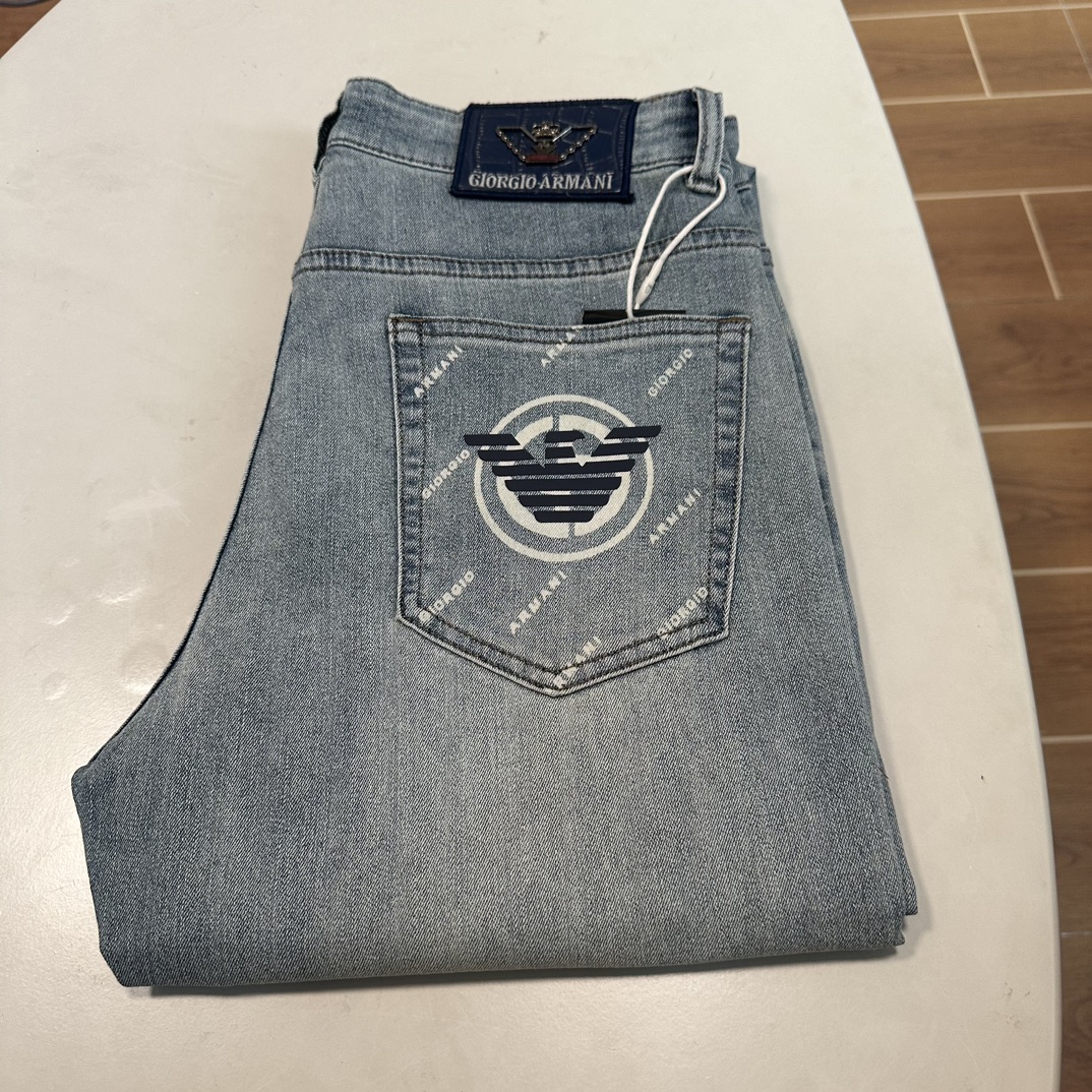 NO:515571,25 new Armani exclusively for new jeans, high-end version!  Customized fabrics for counters are breathable and comfortable, with impeccable details, and the brand element design concept reflects high quality. The feel is delicate and soft!  It is casually cut, with a great upper body style!  Number of codes 29-40, Armani, jeans, alexander wang1986090925新款阿玛尼独家专供新款 牛仔裤,高端版本！专柜定制面料 透气舒适度高,细节无可挑剔,品牌元素设计理念,体现高品质.手感细腻柔软！呈现休闲裁剪,上身版型超赞！ 码数29-40,,armani,jeans,alexander wang,Men's clothing