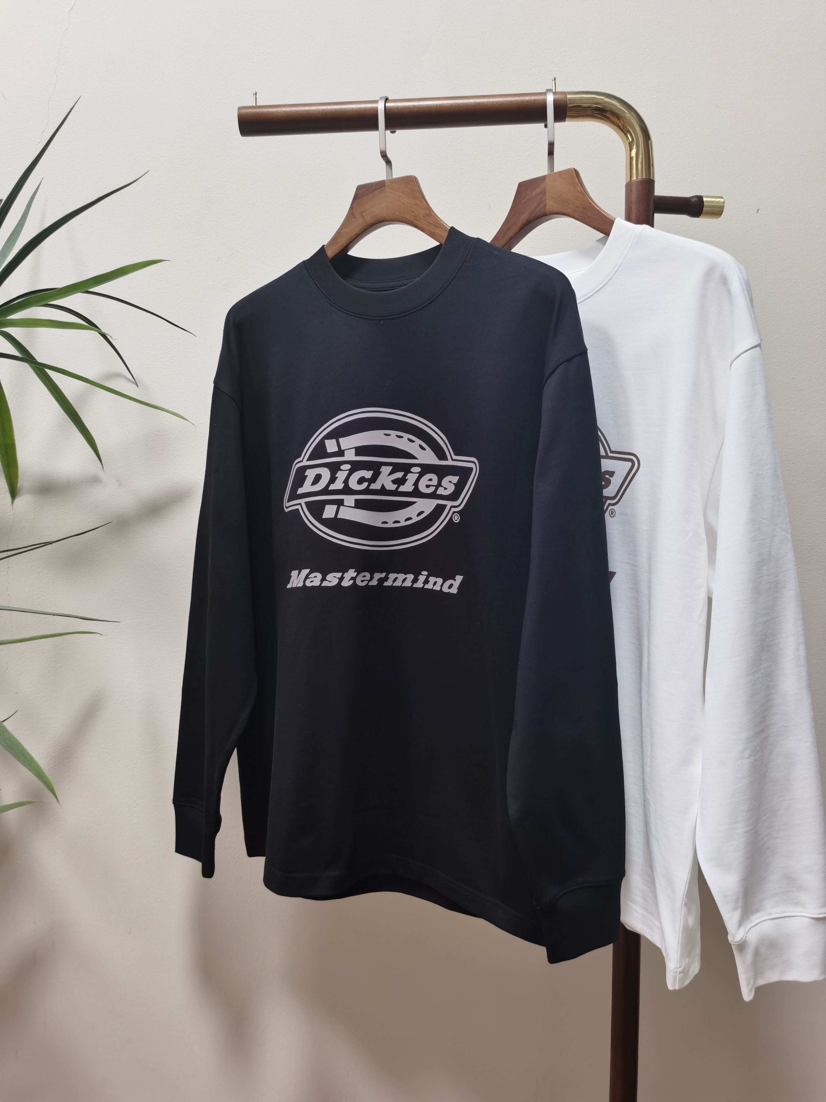 NO:514497,2025 new MMJ exclusively offers new products. Men's round neck long-sleeved T-shirts are made of all materials. Soft and delicate. Basic base shirts are indispensable for men's wardrobe. They can be matched with various clothing anytime and anywhere to meet your daily needs. The clothes are very simple and very low-key. Dear, buy them quickly. Standard version. Color black and white. Number of numbers M-3XL,,tees, t-shirt, alexander wang.198609092025新款MMJ独家专供新品 男士圆领长袖T恤 采用全用料 柔软细腻 男人的衣柜都少不了基础打底衫 随时随地都可以拿来搭配各种服饰 满足您日常生活需求 ,衣服设计非常的简洁 ,很是低调的设计 亲们赶紧入手 标准版型 颜色黑色 白色 码数M-3XL,,tees，t-shirt,alexander wang,Men's clothing