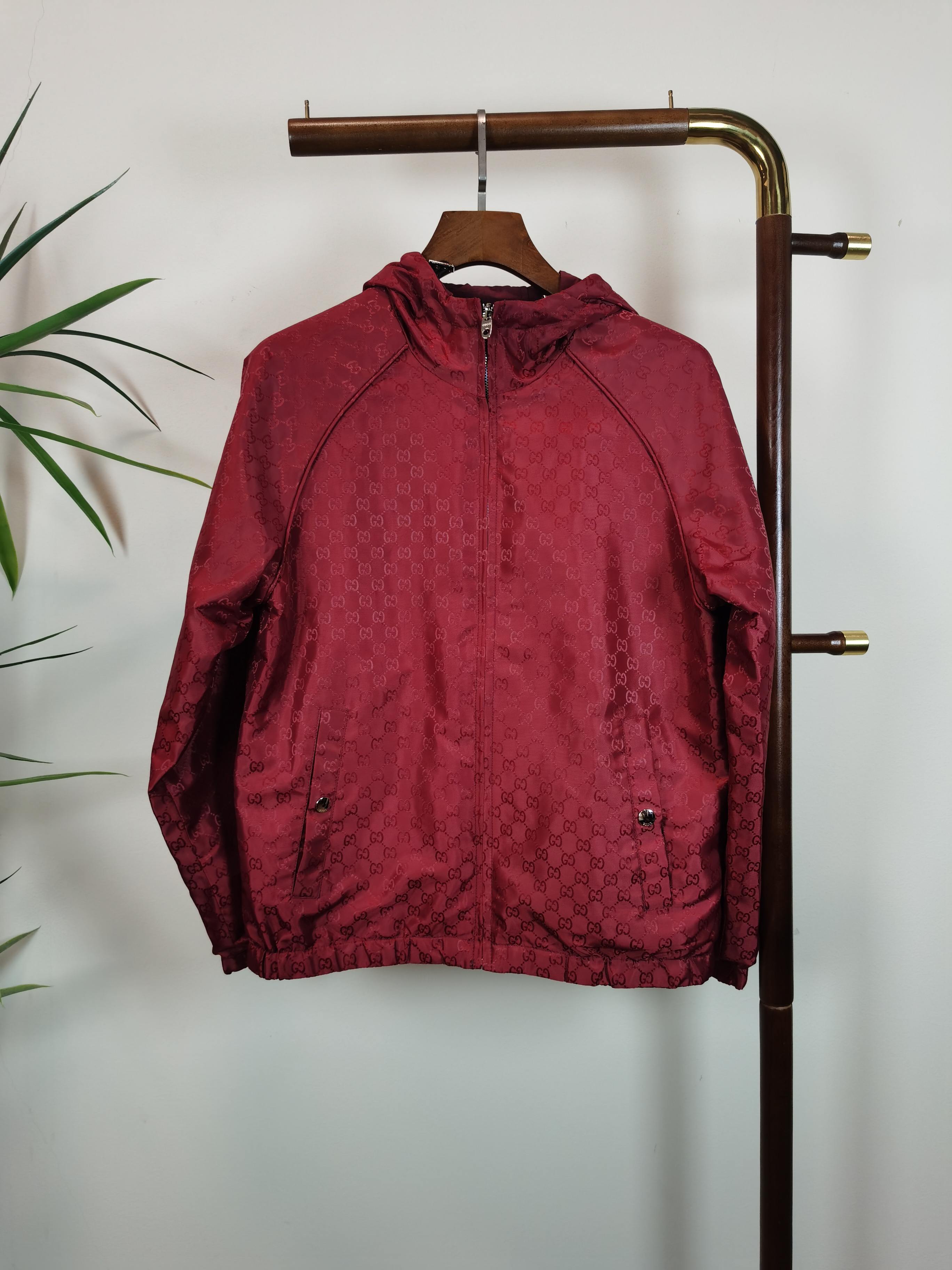 NO:538209,GUCCI Gucci 2025 autumn and winter new men's double-sided logo jacket, fashionable and casual high-end version!  Customized fabrics for counters are breathable and comfortable, with impeccable details, and the brand element design concept reflects high quality. The feel is delicate and soft!  It is casually cut, with a great upper body style!  Color red gray black blue code M-3XL, gucci,gucci,jackets & coats,jackets & coats,alexander wang19860909GUCCI 古驰 2025秋冬新款男士双面穿logo夹克外套,时尚休闲高端版本！专柜定制面料 透气舒适度高,细节无可挑剔,品牌元素设计理念,体现高品质.手感细腻柔软！呈现休闲裁剪,上身版型超赞！ 颜色红色 灰色 黑色 蓝色 码数M-3XL,,gucci,gucci,jackets & coats,jackets & coats,alexander wang,Men's clothing