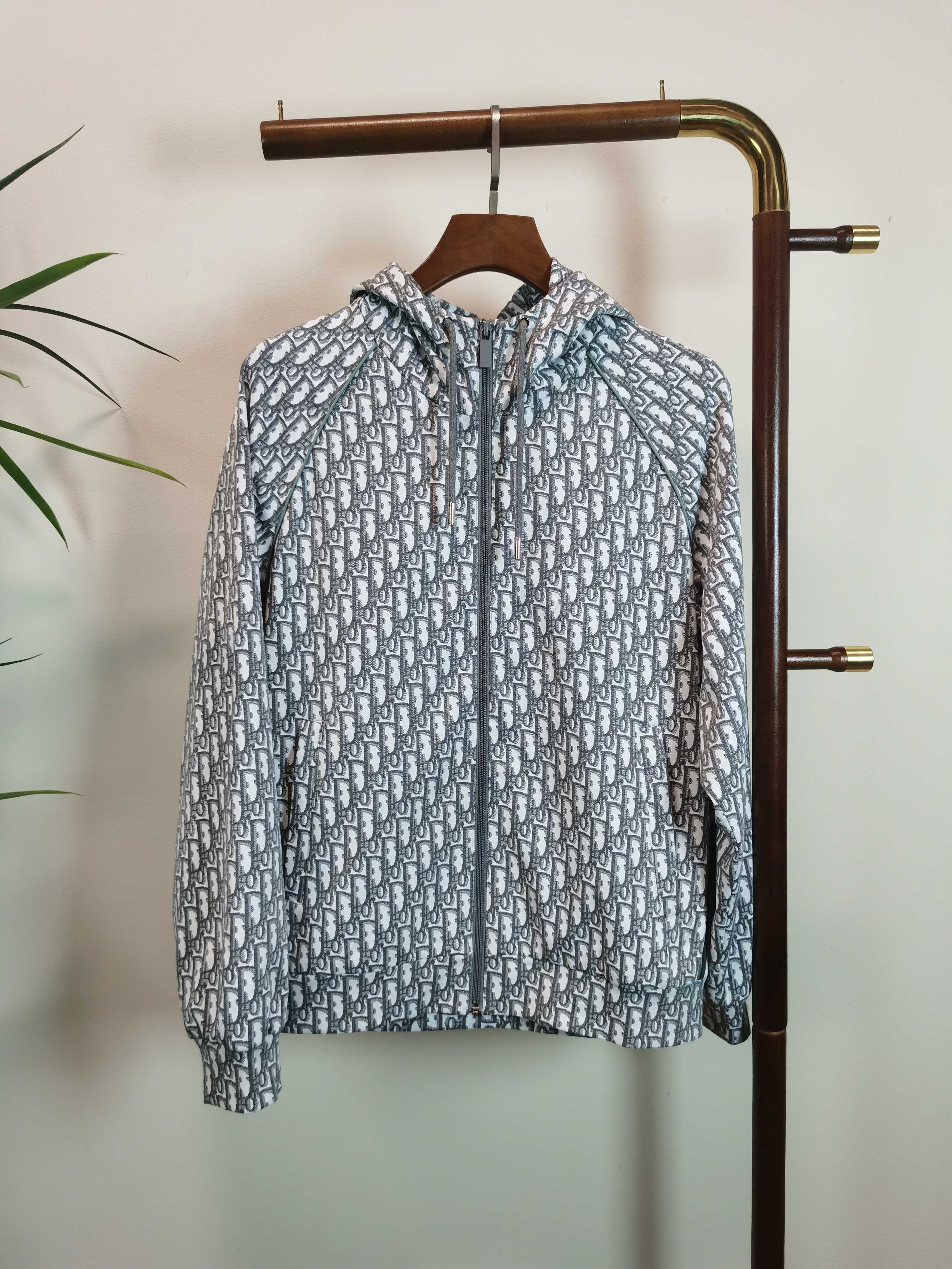 NO:539152,CD Dior High-version Dior Home CD 2025 autumn and winter full of dark patterns presbyopia LOGO jacquard long-sleeved jacket Navy blue jacquard letter lapel CD classic logo design, cotton, custom high-quality hardware Comfortable on the upper body Size 48-56,,dior,dior,jackets & coats,jackets & coats,alexander wang19860909CD Dior 高版本迪奥家 CD 2025秋冬满身暗纹老花LOGO提花长袖外套夹克 海军蓝色提花字母翻领cd经典标志设计,棉质,定制高品质五金 上身舒服 尺码48-56,,dior,dior,jackets & coats,jackets & coats,alexander wang,Men's clothing