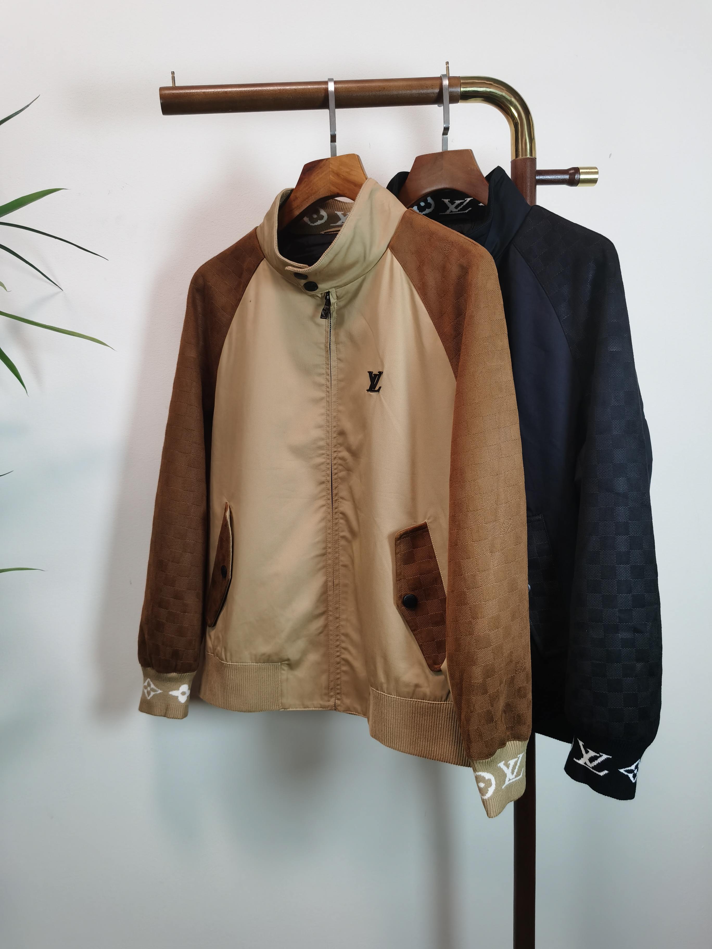 NO:547857,LV Louis Vuitton Top Quality The same model on the official website, complete with three standards!  New men's jackets in autumn and winter, fashionable and casual high-end version!  Customized fabrics in counters are impeccable in details, and the brand elements design concept reflects high quality. The feel is delicate and soft!  It is casually cut, with a great upper body style!  Color black brown code number 48-56, louis vuitton,louis vuitton,jackets & coats,jackets & coats,alexander wang19860909LV 路易威登 顶级品质 官网同款,三标齐全！秋冬新款男士夹克外套,时尚休闲高端版本！专柜定制面料 细节无可挑剔,品牌元素设计理念,体现高品质.手感细腻柔软！呈现休闲裁剪,上身版型超赞！ 颜色黑色 咖色 码数48-56,,louis vuitton,louis vuitton,jackets & coats,jackets & coats,alexander wang,Men's clothing