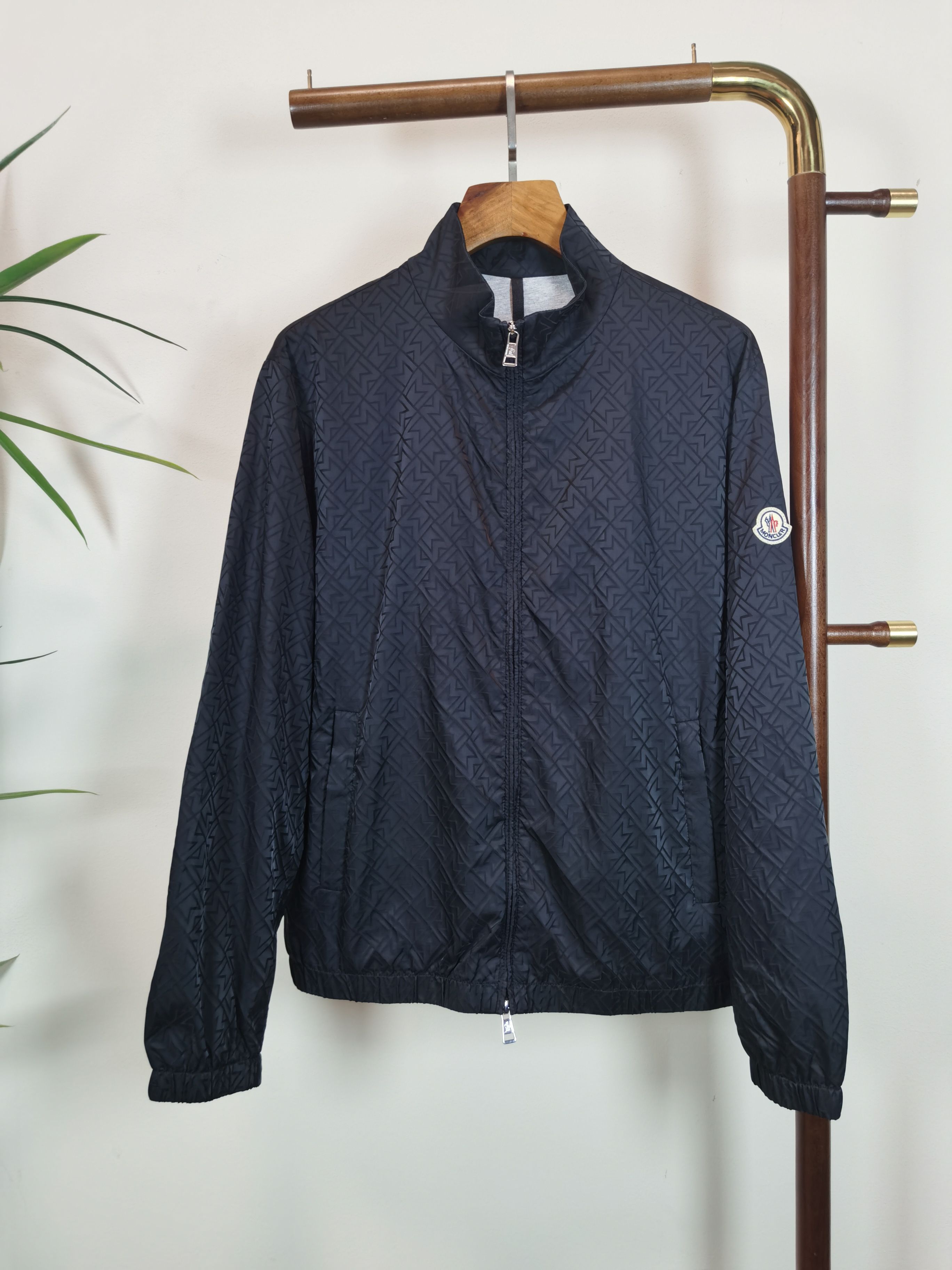 NO:547832,MONCLER Top quality The same style on the official website, complete with three standards!  New men's jackets in autumn and winter, fashionable and casual high-end version!  Customized fabrics in counters are impeccable in details, and the brand elements design concept reflects high quality. The feel is delicate and soft!  It is casually cut, with a great upper body style!  Color black code number 48-56, Moncler, jackets & coats, jackets & coats, alexander wang19860909MONCLER 蒙口 顶级品质 官网同款,三标齐全！秋冬新款男士夹克外套,时尚休闲高端版本！专柜定制面料 细节无可挑剔,品牌元素设计理念,体现高品质.手感细腻柔软！呈现休闲裁剪,上身版型超赞！ 颜色黑色 码数48-56,,Moncler,jackets & coats,jackets & coats,alexander wang,Men's clothing