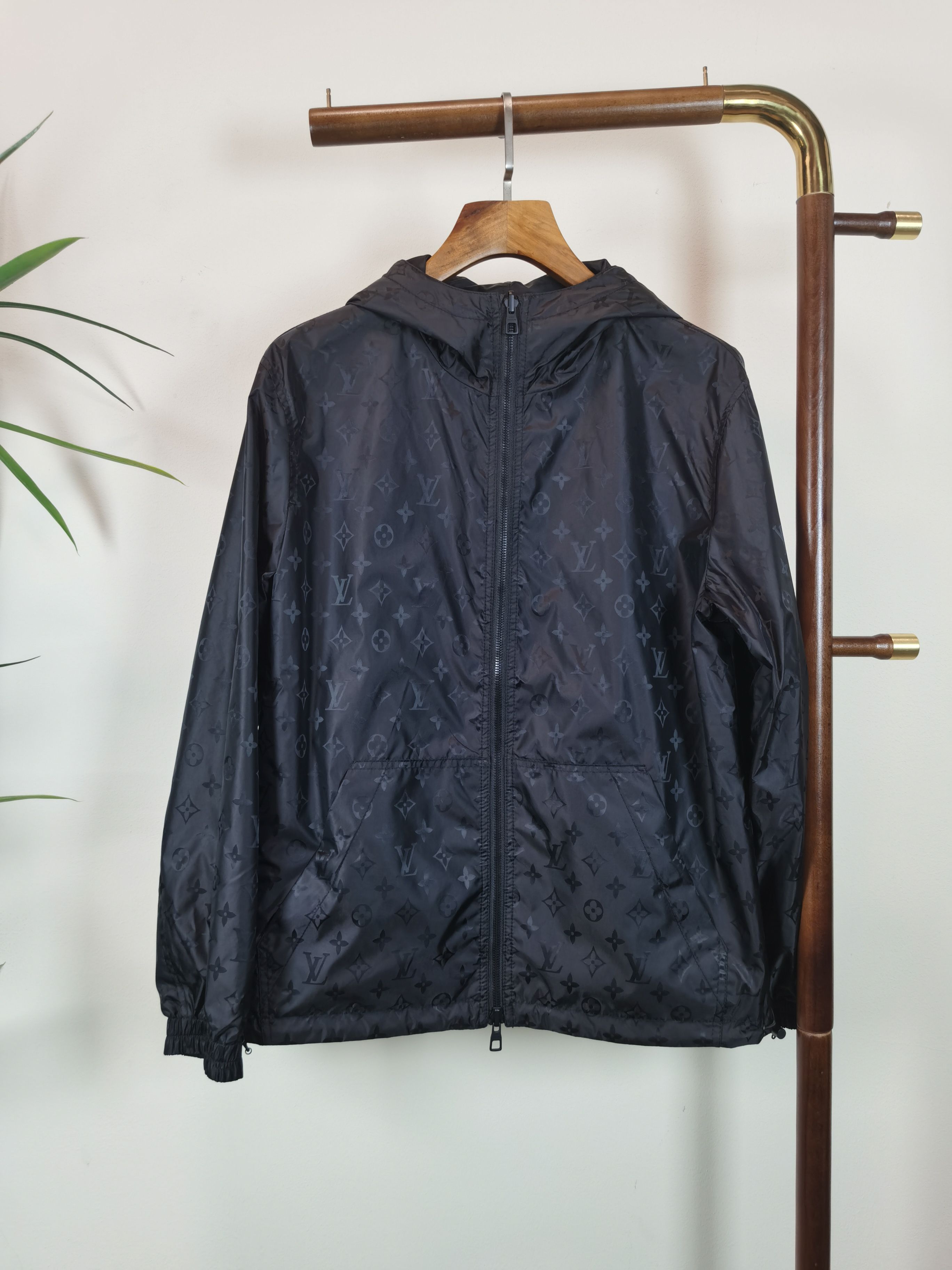 NO:547792,LV25ss early autumn [new product] jacket hot style, autumn and winter counter new casual and fashionable jacket!  Super avant-garde design style, delicate and comfortable, very light and not easy to wrinkle. Multiple craftsmanship The overall design is quite visual, the upper body is casual and stylish, with a certain degree of clarity, absolutely recommended to be at the most cutting-edge temperament of fashion, a must-have for urban casualness. Color black Number of 48-56,,louis vuitton, jackets & coats, jackets & coats, alexander wang19860909LV25ss早秋【新品】夹克外套爆款 秋冬专柜新款休闲时尚夹克外套！超前卫设计风格 细腻舒适 穿着非常轻便不易起皱.多重重工艺 整体的设计颇具视觉感,上身休闲有型,有一定的挺括度,绝对走在时尚最尖端的气质感推荐,都市休闲必备. 颜色黑色 码数48-56,,louis vuitton,jackets & coats,jackets & coats,alexander wang,Men's clothing