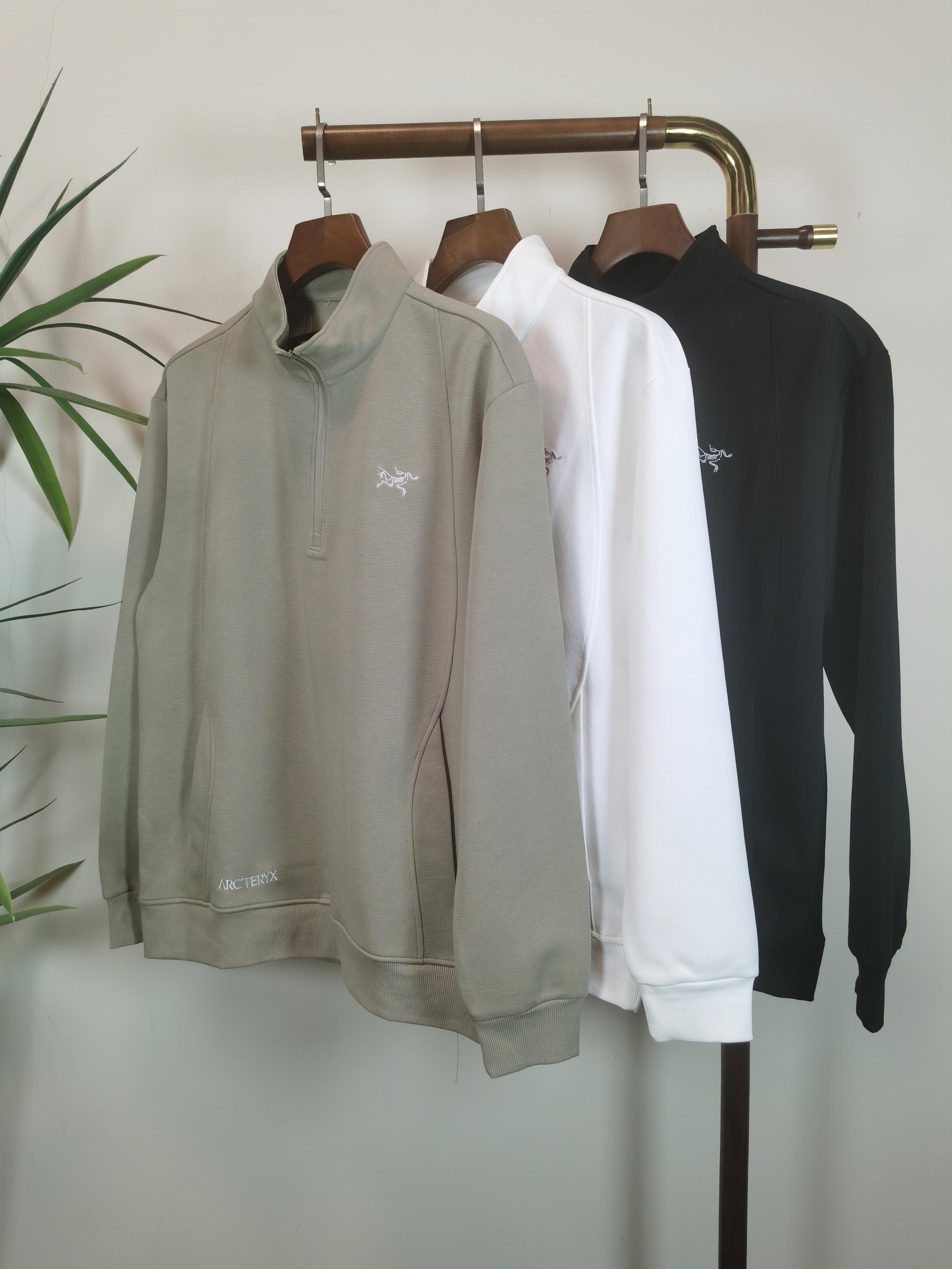 NO:550725,ARCTERYX 2025 counter with the same hooded zipper sweatshirt, original quality, embroidered LOGO craftsmanship, same style for men and women, full of ingenuity, simple and luxurious, full of design, main purpose, simple and outstanding, classic hooded loose and slim, style hidden flesh and reduce age, full of youthfulness on the upper body, really cool and handsome, easily creating a sense of fashion and leisurely personality Color black and white Green Number M-3XL, hoodie, sweatshirts, hats, alexander wang19860909ARCTERYX 2025专柜同款连帽拉链卫衣,原版质量,刺绣LOGO工艺做工精细,男女同款,满满的匠心整件衣服,简约奢华,设计感十足,主打实穿,简单又出彩,经典连帽宽松显瘦,版型藏肉又减龄,上身少年感十足,真是又酷又帅,轻松打造出时尚感和悠闲个性 颜色黑色白色 绿色 码数M-3XL,,hoodie,sweatshirts,hats,alexander wang,Men's clothing