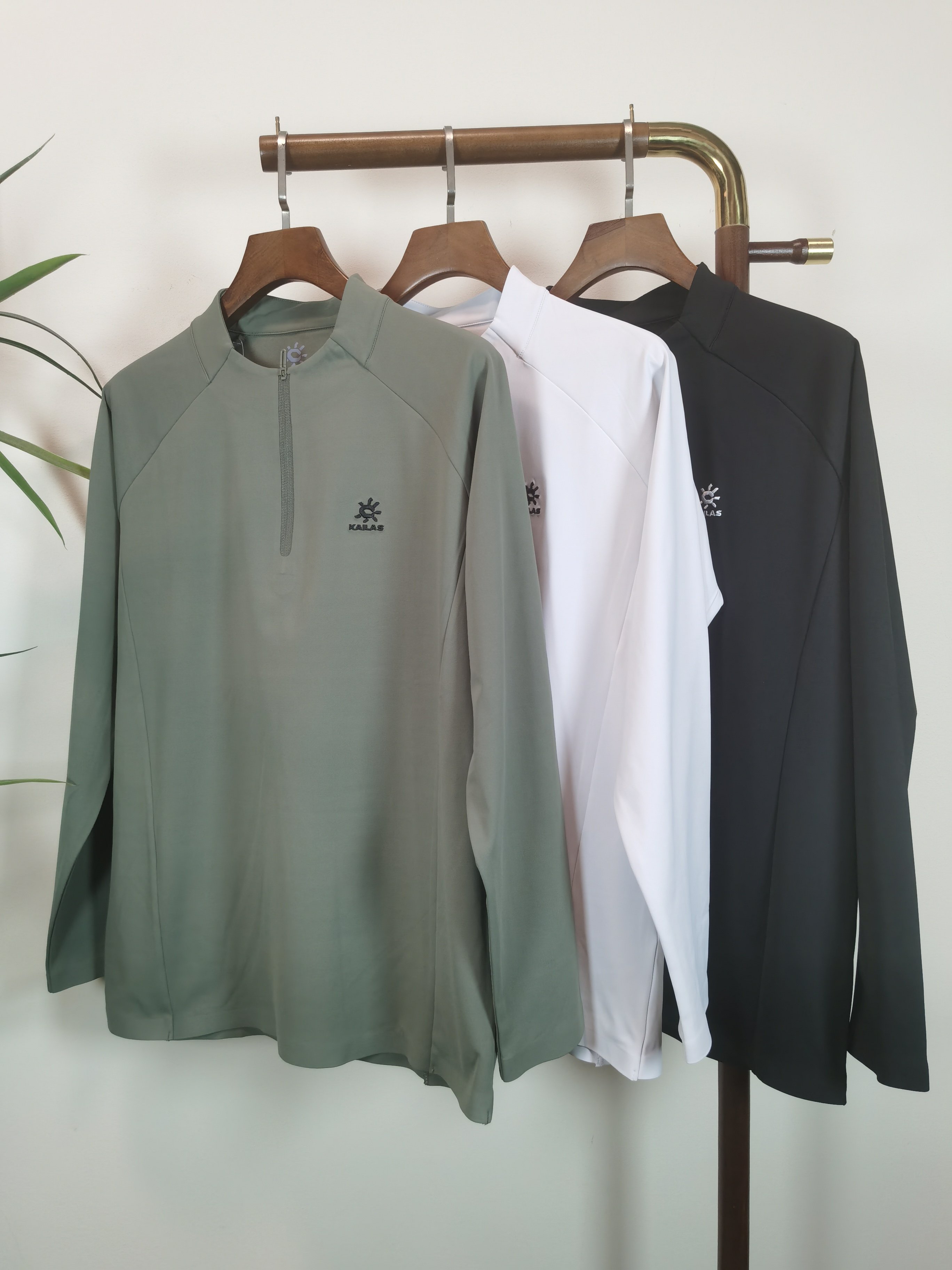 NO:550726,KAILAS 2025 new round neck, semi-zipper, long sleeve T-shirt, high-end version!  Customized fabrics for counters are breathable and comfortable, with impeccable details, and the brand element design concept reflects high quality. The feel is delicate and soft!  It is casually cut, with a great upper body style!  Color gray black green Number M-4XL, tees, t-shirt, alexander wang19860909KAILAS 凯乐石 2025新款 圆领 半拉链 长袖 T恤 高端版本！专柜定制面料 透气舒适度高,细节无可挑剔,品牌元素设计理念,体现高品质.手感细腻柔软！呈现休闲裁剪,上身版型超赞！ 颜色灰色 黑色 绿色 码数M-4XL,,tees，t-shirt,alexander wang,Men's clothing