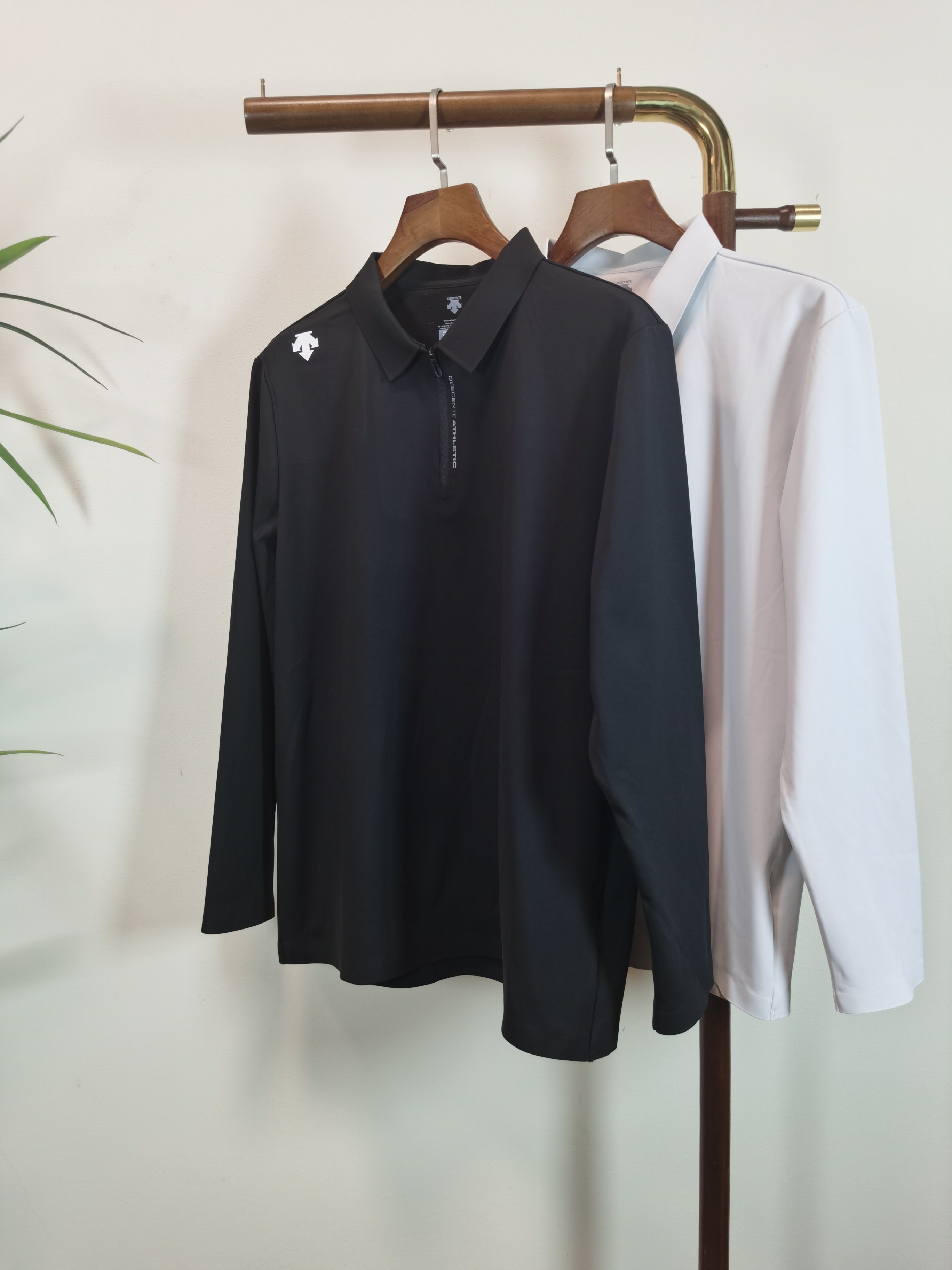 NO:550728,DESCENTE 2025 new round neck half zipper long sleeve T-shirt high-end version!  Customized fabrics for counters are breathable and comfortable, with impeccable details, and the brand element design concept reflects high quality. The feel is delicate and soft!  It is casually cut, with a great upper body style!  Color gray black Code number M-4XL, tees, t-shirt, alexander wang19860909DESCENTE 迪桑特 2025新款 圆领 半拉链 长袖 T恤 高端版本！专柜定制面料 透气舒适度高,细节无可挑剔,品牌元素设计理念,体现高品质.手感细腻柔软！呈现休闲裁剪,上身版型超赞！ 颜色灰色 黑色  码数M-4XL,,tees，t-shirt,alexander wang,Men's clothing