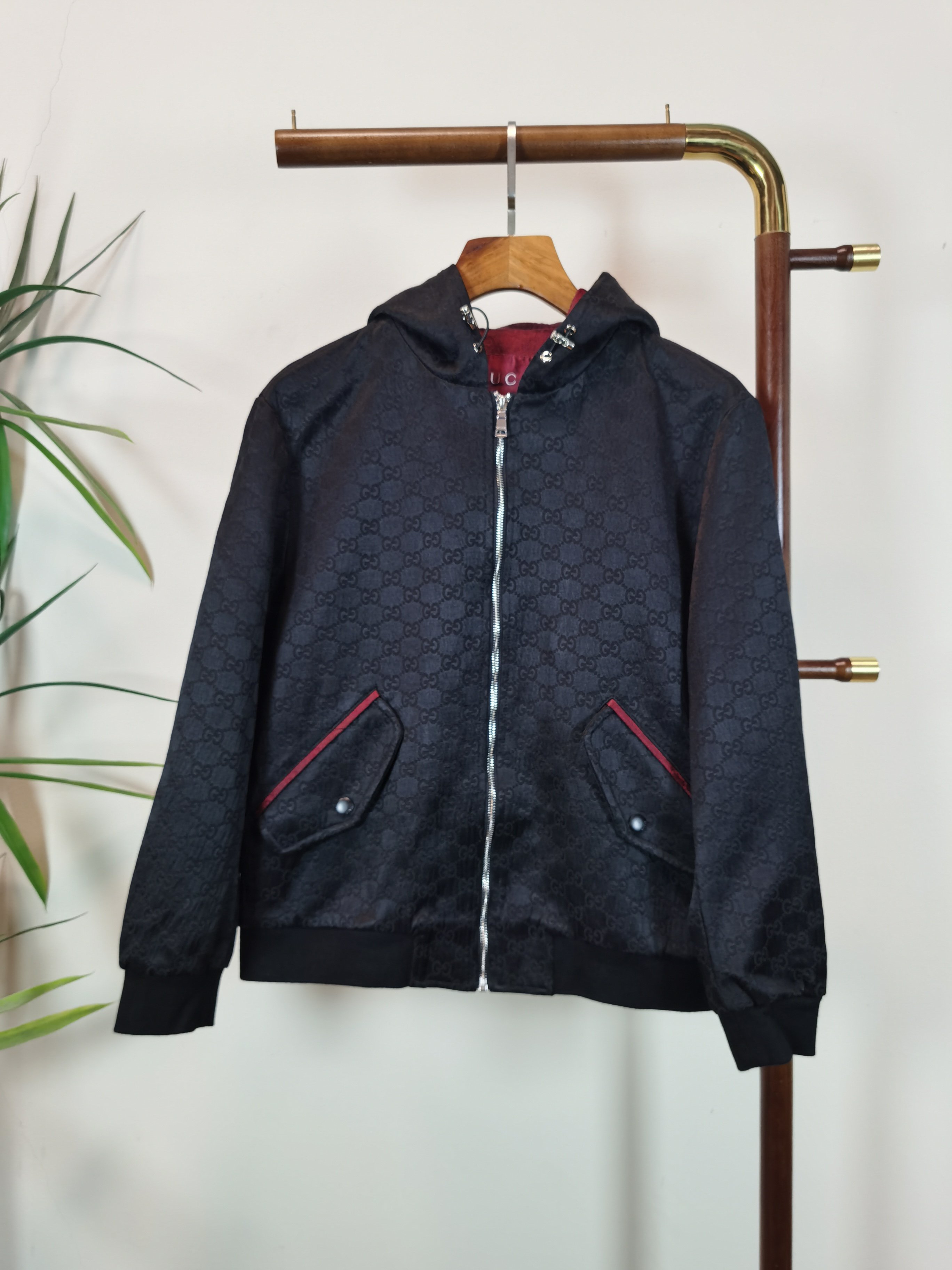 NO:524267,GUCCI Top quality The same model on the official website, complete with three standards!  New men's jackets in autumn and winter, fashionable and casual high-end version!  Customized fabrics for counters are impeccable, and the brand elements are full of design concepts, reflecting high quality. The feel is delicate and soft!  It is casually cut, with a great upper body style!  Color black code number M-3XL, gucci,gucci,jackets & coats,jackets & coats,alexander wang19860909GUCCI 古驰 顶级品质 官网同款,三标齐全！秋冬新款男士夹克外套,时尚休闲高端版本！专柜定制面料 细节无可挑剔,品牌元素满印设计理念,体现高品质.手感细腻柔软！呈现休闲裁剪,上身版型超赞！ 颜色黑色 码数M-3XL,,gucci,gucci,jackets & coats,jackets & coats,alexander wang,Men's clothing