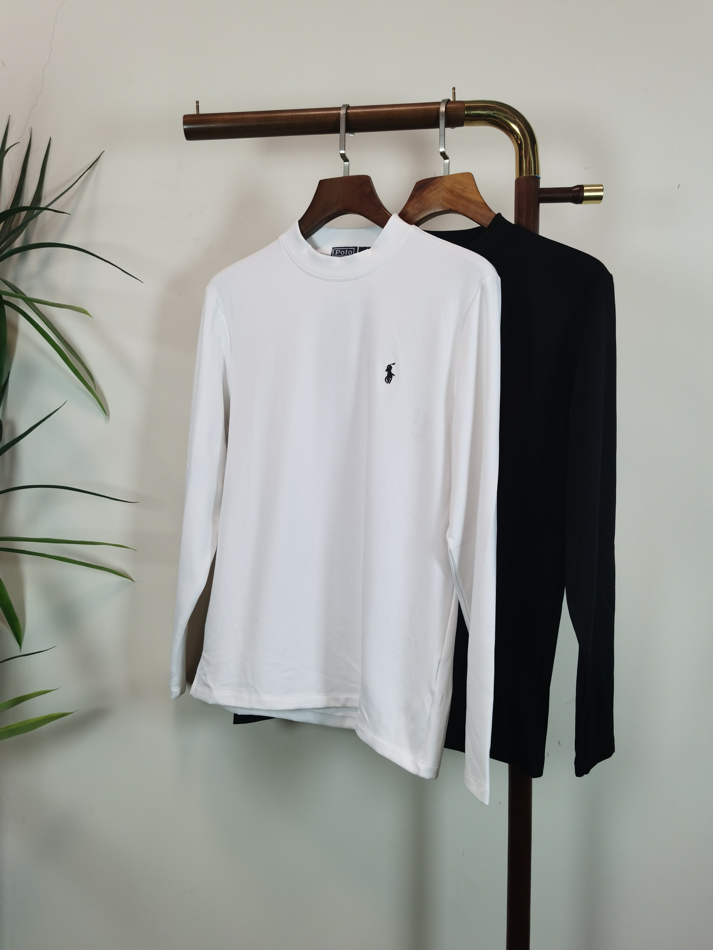 NO:524257,POLO exclusively offers new products. Men's high-neck long-sleeved T-shirts are made of cotton fabric. Soft and delicate. Basic base shirts are indispensable for men's wardrobe. They can be matched with various clothing anytime and anywhere to meet your daily needs. The clothes are very simple and low-key. Dear, buy them quickly. Standard style. Color black and white. Number of numbers M-3XL,,tees, t-shirt, alexander wang.19860909POLO 独家专供新品 男士高领长袖T恤 采用全棉面料 柔软细腻 男人的衣柜都少不了基础打底衫 随时随地都可以拿来搭配各种服饰 满足您日常生活需求 ,衣服设计非常的简洁 ,很是低调的设计 亲们赶紧入手 标准版型 颜色黑色 白色 码数M-3XL,,tees，t-shirt,alexander wang,Men's clothing