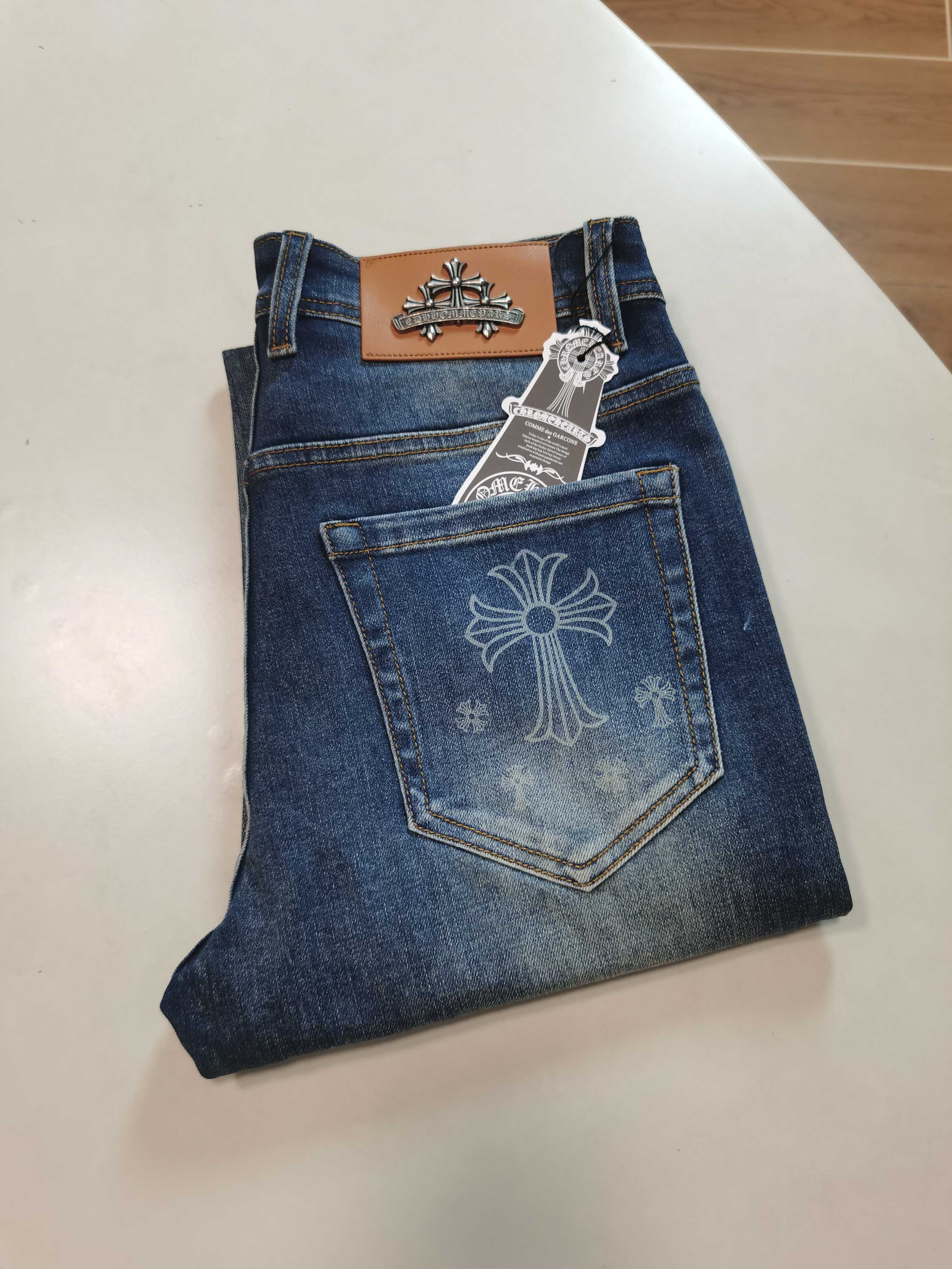 NO:529822,Croxin exclusively available for new jeans, high-end version!  Customized fabrics for counters are breathable and comfortable, with impeccable details, and the brand element design concept reflects high quality. The feel is delicate and soft!  It is casually cut, with a great upper body style!  Number of codes 29-38, Chrome hearts, jeans, alexander wang19860909克罗心 独家专供新款 牛仔裤,高端版本！专柜定制面料 透气舒适度高,细节无可挑剔,品牌元素设计理念,体现高品质.手感细腻柔软！呈现休闲裁剪,上身版型超赞！ 码数29-38,,chrome hearts,jeans,alexander wang,Men's clothing