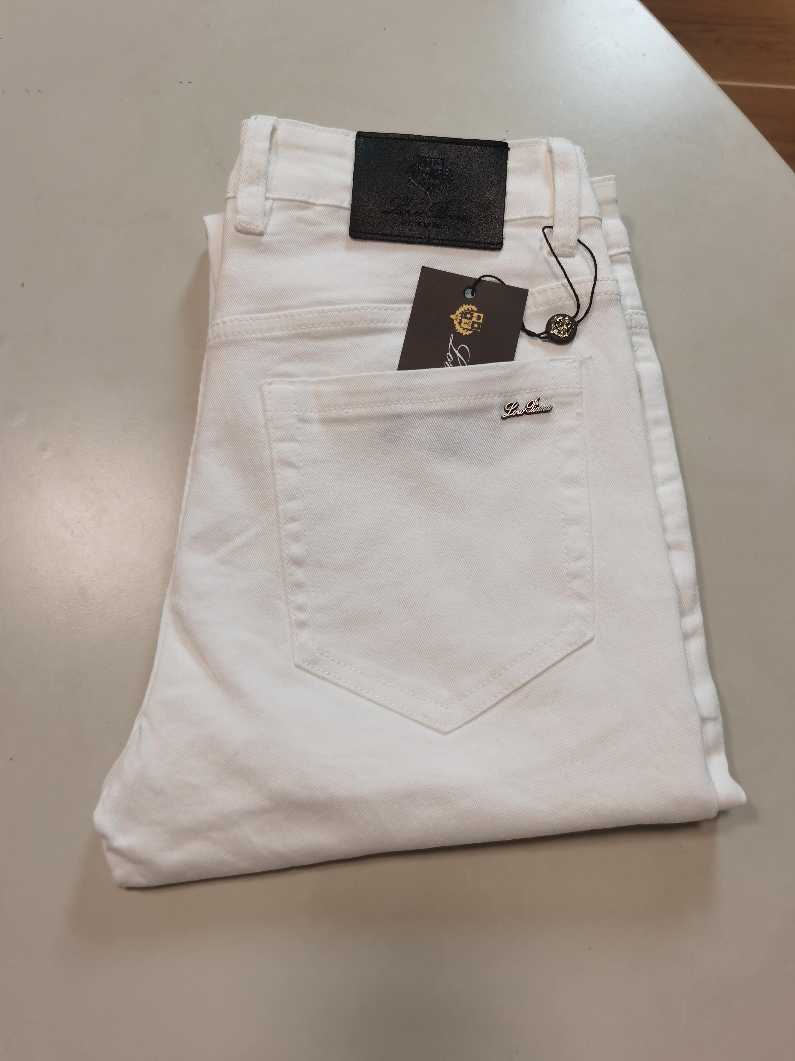 NO:528544,LP exclusively available for new jeans, high-end version!  Customized fabrics for counters are breathable and comfortable, with impeccable details, and the brand element design concept reflects high quality. The feel is delicate and soft!  It is casually cut, with a great upper body style!  Count 29-38, loro piana, jeans, alexander wang19860909LP独家专供新款 牛仔裤,高端版本！专柜定制面料 透气舒适度高,细节无可挑剔,品牌元素设计理念,体现高品质.手感细腻柔软！呈现休闲裁剪,上身版型超赞！ 码数29-38,,loro piana,jeans,alexander wang,Men's clothing