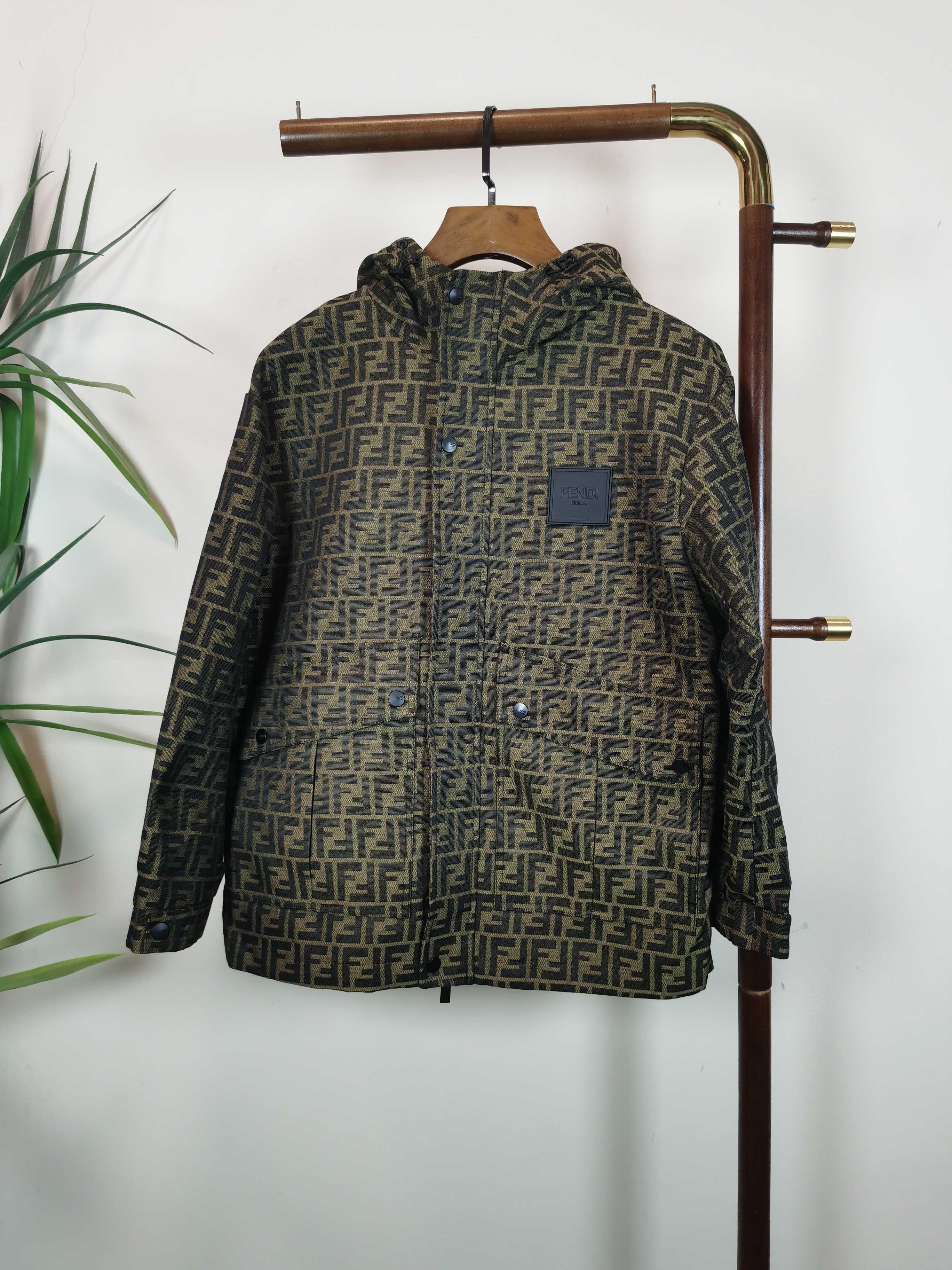 NO:528542,FD Fendi full of letters, top quality, same style on the official website, complete with three standards!  2025 autumn and winter new men's jacket, fashionable and casual high-end version!  Customized fabrics in counters are impeccable in details, and the brand elements design concept reflects high quality. The feel is delicate and soft!  It is casually cut, with a great upper body style!  Code number M-3XL, fendi, jackets & coats, jackets & coats, alexander wang19860909FD 芬迪 字母满花 顶级品质 官网同款,三标齐全！2025秋冬新款男士夹克外套,时尚休闲高端版本！专柜定制面料 细节无可挑剔,品牌元素设计理念,体现高品质.手感细腻柔软！呈现休闲裁剪,上身版型超赞！ 码数M-3XL,,fendi,jackets & coats,jackets & coats,alexander wang,Men's clothing