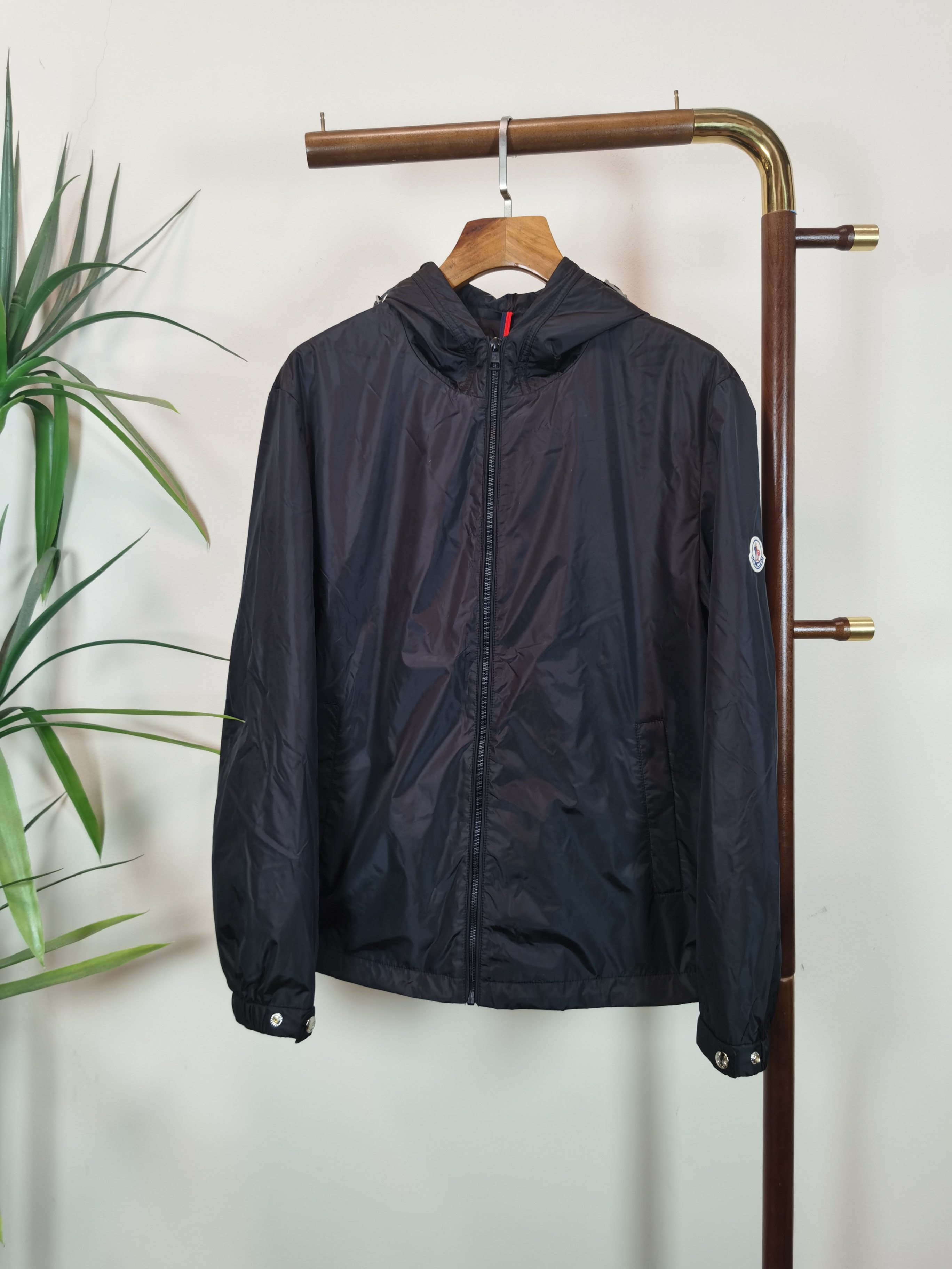 NO:539118,MONCLER Top quality The same style on the official website, complete with three standards!  2025 autumn and winter new men's jacket, fashionable and casual high-end version!  Customized fabrics in counters are impeccable in details, and the brand elements design concept reflects high quality. The feel is delicate and soft!  It is casually cut, with a great upper body style!  Color black code number M-3XL, Moncler, jackets & coats, jackets & coats, alexander wang19860909MONCLER 蒙口 顶级品质 官网同款,三标齐全！2025秋冬新款男士夹克外套,时尚休闲高端版本！专柜定制面料 细节无可挑剔,品牌元素设计理念,体现高品质.手感细腻柔软！呈现休闲裁剪,上身版型超赞！ 颜色黑色 码数M-3XL,,Moncler,jackets & coats,jackets & coats,alexander wang,Men's clothing