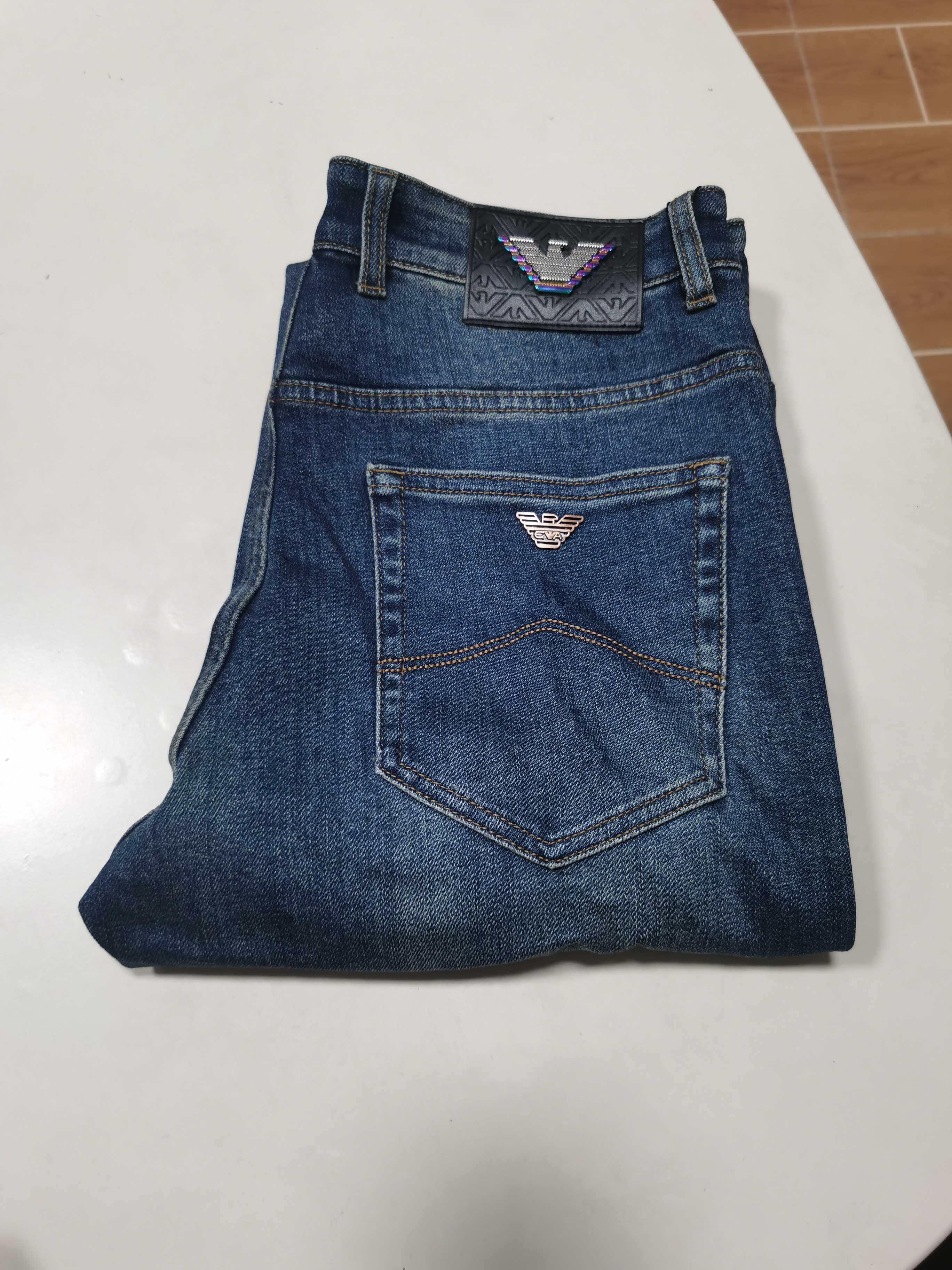 NO:541167,New 25 autumn and winter jeans are available for new!  EA Armani exclusively for new jeans, high-end version!  Customized fabrics for counters are breathable and comfortable, with impeccable details, and the brand element design concept reflects high quality. The feel is delicate and soft!  It is casually cut, with a great upper body style!  Number of codes 29-40, Armani, jeans, alexander wang1986090925秋冬新款牛仔裤上新！ EA 阿玛尼 独家专供新款 牛仔裤,高端版本！专柜定制面料 透气舒适度高,细节无可挑剔,品牌元素设计理念,体现高品质.手感细腻柔软！呈现休闲裁剪,上身版型超赞！ 码数29-40,,armani,jeans,alexander wang,Men's clothing