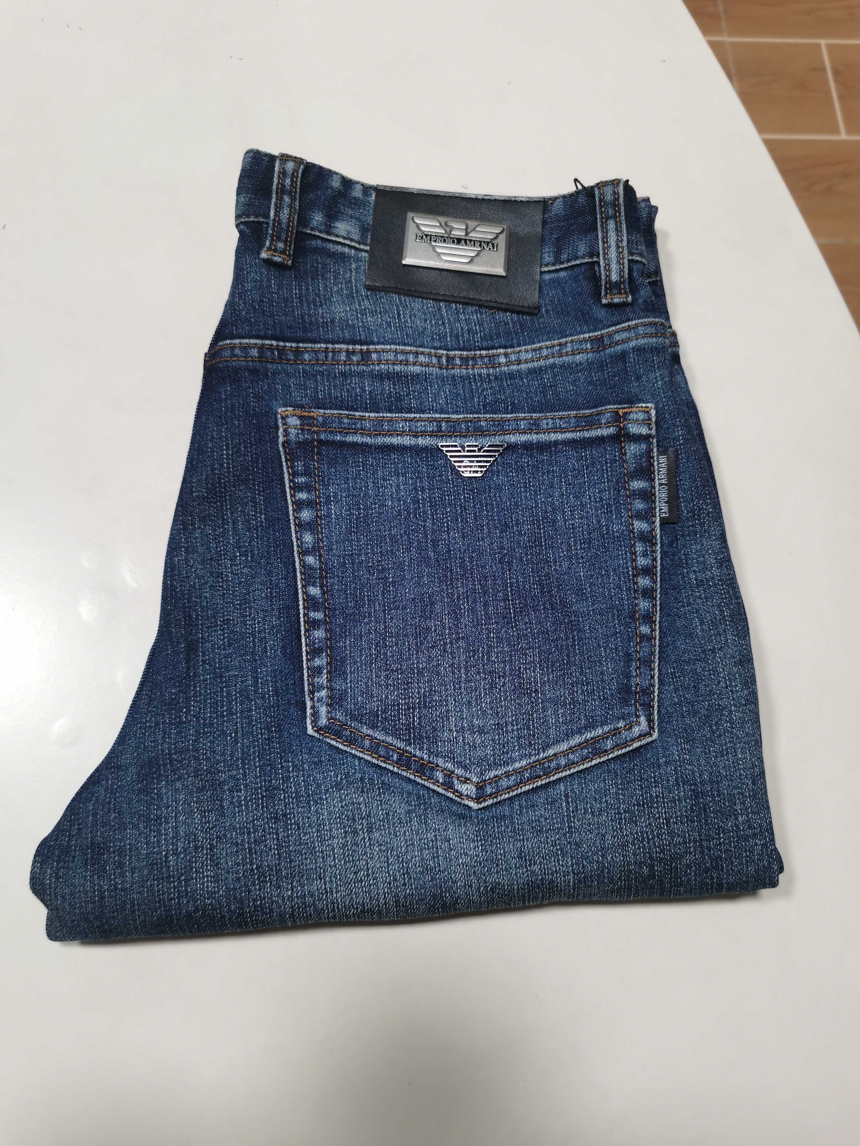 NO:566624,25 new autumn and winter jeans are available!  EA Armani exclusively offers new jeans, high-end version!  Custom-made fabrics at the counter are highly breathable and comfortable, with impeccable details and brand element design concepts, reflecting high quality. It feels delicate and soft!  It presents a casual cut and the upper body shape is awesome!  Code number 29-40,,armani,jeans,alexander wang1986090925秋冬新款牛仔裤上新！ EA 阿玛尼 独家专供新款 牛仔裤,高端版本！专柜定制面料 透气舒适度高,细节无可挑剔,品牌元素设计理念,体现高品质.手感细腻柔软！呈现休闲裁剪,上身版型超赞！ 码数29-40,,armani,jeans,alexander wang,Men's clothing