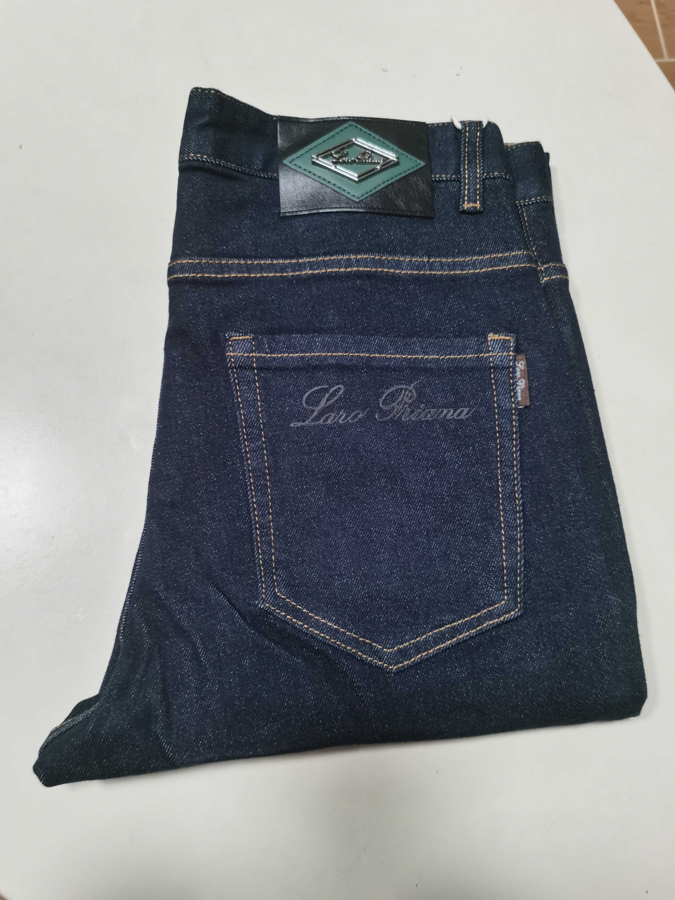 NO:531786,New 25 autumn and winter jeans are available for new!  LP old money style exclusively for new jeans, high-end version!  Customized fabrics for counters are breathable and comfortable, with impeccable details, and the brand element design concept reflects high quality. The feel is delicate and soft!  It is casually cut, with a great upper body style!  29-40, Loro piana, jeans, alexander wang1986090925秋冬新款牛仔裤上新！ LP老钱风 独家专供新款 牛仔裤,高端版本！专柜定制面料 透气舒适度高,细节无可挑剔,品牌元素设计理念,体现高品质.手感细腻柔软！呈现休闲裁剪,上身版型超赞！ 码数29-40,,loro piana,jeans,alexander wang,Men's clothing