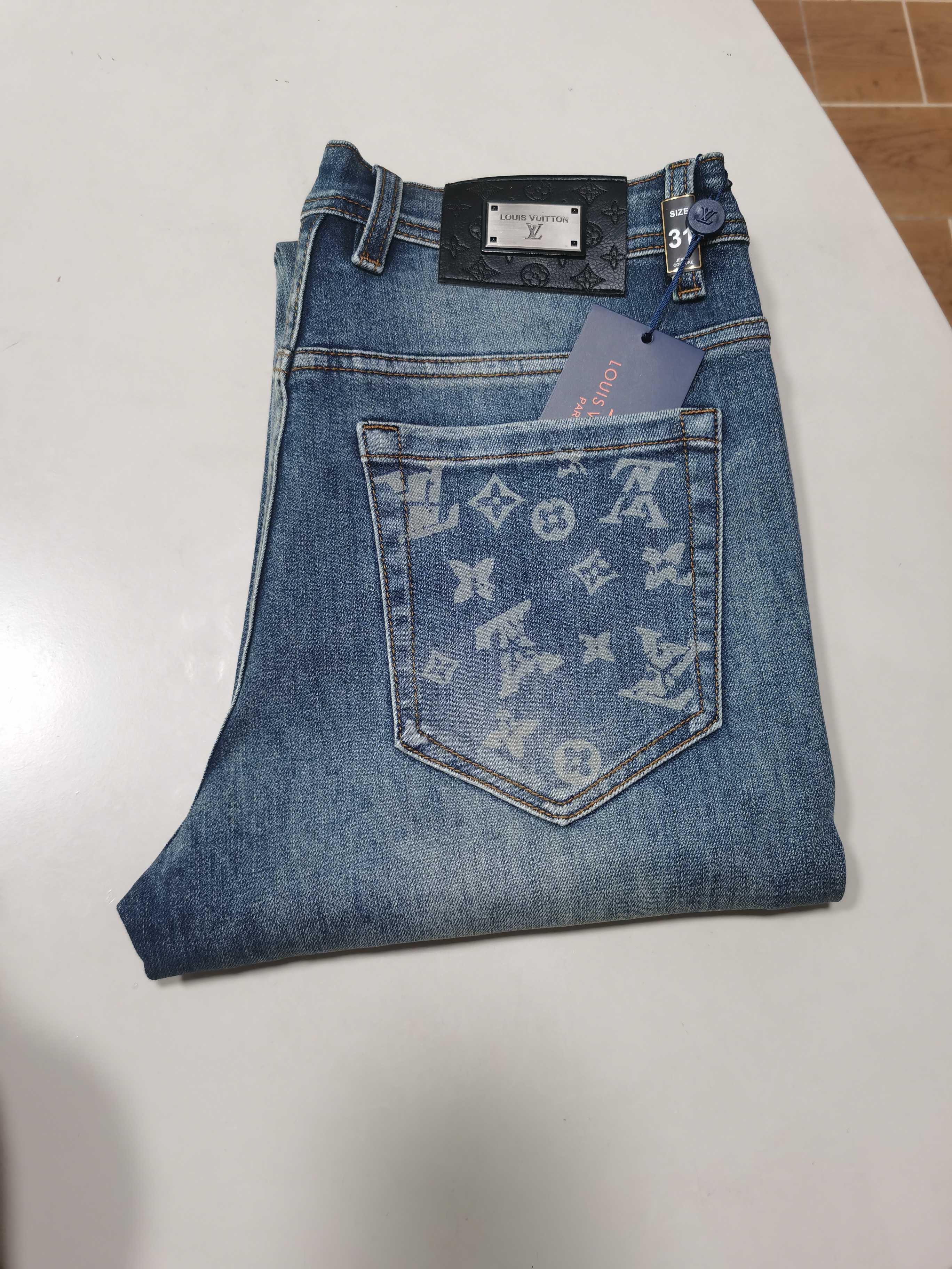 NO:531768,New jeans are available!  LV Louis Vuitton exclusively for new jeans, high-end version!  Customized fabrics for counters are breathable and comfortable, with impeccable details, and the brand element design concept reflects high quality. The feel is delicate and soft!  It is casually cut, with a great upper body style!  29-38, louis vuitton,louis vuitton,jeans,alexander wang19860909新款牛仔裤上新啦！ LV 路易威登 独家专供新款 牛仔裤,高端版本！专柜定制面料 透气舒适度高,细节无可挑剔,品牌元素设计理念,体现高品质.手感细腻柔软！呈现休闲裁剪,上身版型超赞！ 码数29-38,,louis vuitton,louis vuitton,jeans,alexander wang,Men's clothing