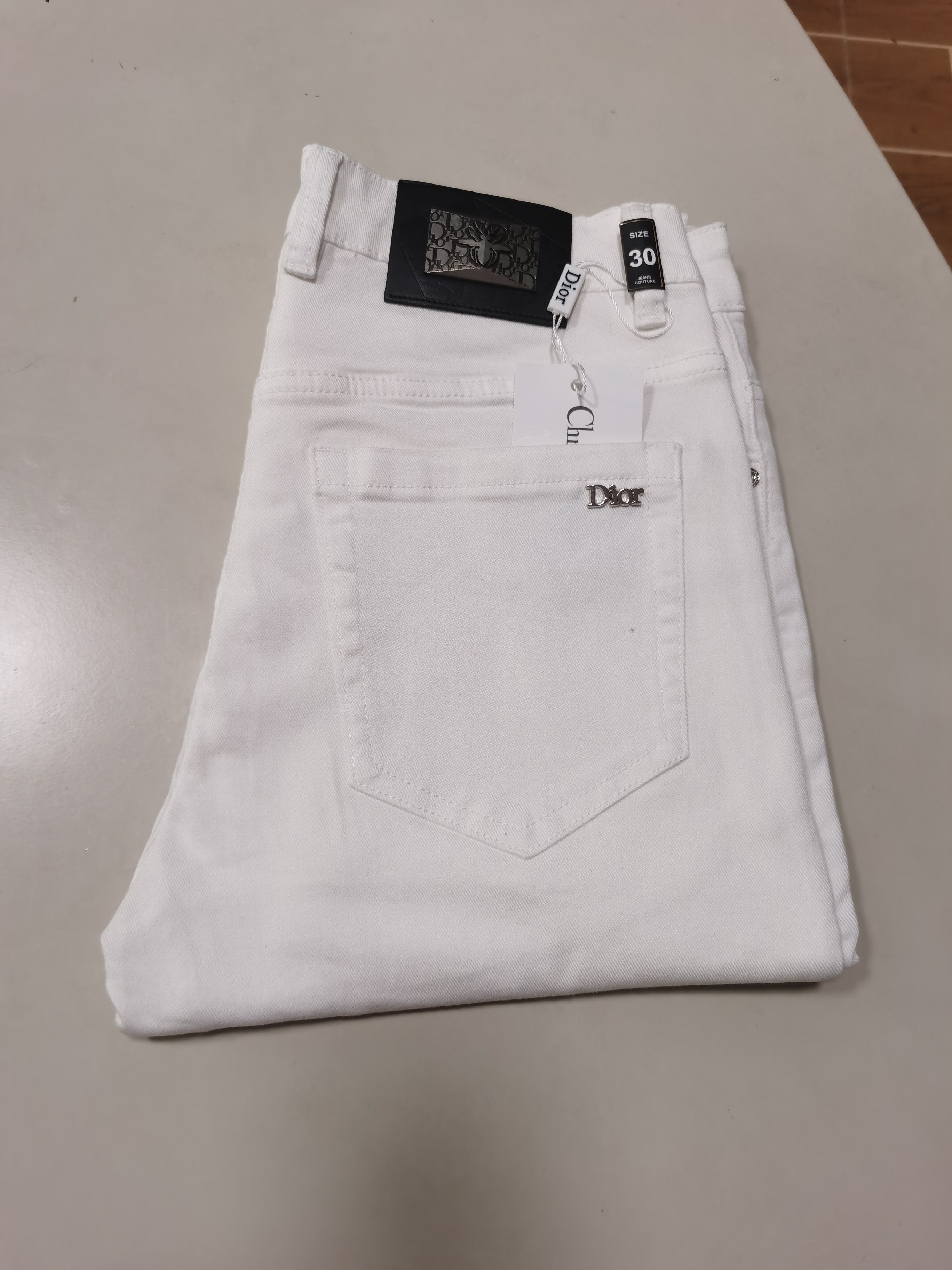 NO:531771,New jeans are available!  DIOR exclusively available for new jeans, high-end version!  Customized fabrics for counters are breathable and comfortable, with impeccable details, and the brand element design concept reflects high quality. The feel is delicate and soft!  It is casually cut, with a great upper body style!  29-38, Dior, Dior, Jeans, Alexander wang19860909新款牛仔裤上新啦！ DIOR迪奥 独家专供新款 牛仔裤,高端版本！专柜定制面料 透气舒适度高,细节无可挑剔,品牌元素设计理念,体现高品质.手感细腻柔软！呈现休闲裁剪,上身版型超赞！ 码数29-38,,dior,dior,jeans,alexander wang,Men's clothing