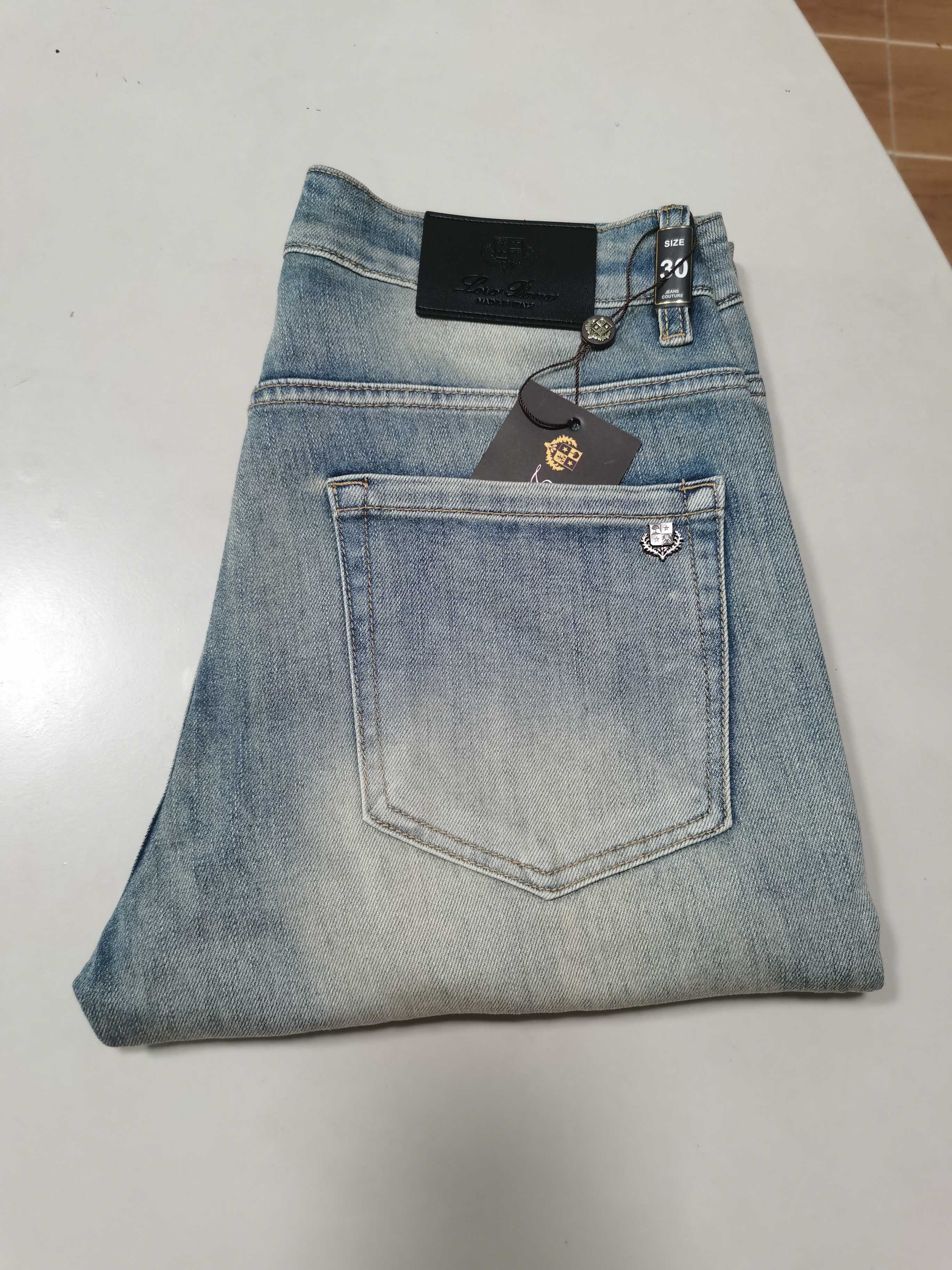 NO:531774,New jeans are available!  LP Lao Qianfeng Exclusively available for new jeans, high-end version!  Customized fabrics for counters are breathable and comfortable, with impeccable details, and the brand element design concept reflects high quality. The feel is delicate and soft!  It is casually cut, with a great upper body style!  Count 29-38, loro piana, jeans, alexander wang19860909新款牛仔裤上新啦！ LP 老钱风 独家专供新款 牛仔裤,高端版本！专柜定制面料 透气舒适度高,细节无可挑剔,品牌元素设计理念,体现高品质.手感细腻柔软！呈现休闲裁剪,上身版型超赞！ 码数29-38,,loro piana,jeans,alexander wang,Men's clothing