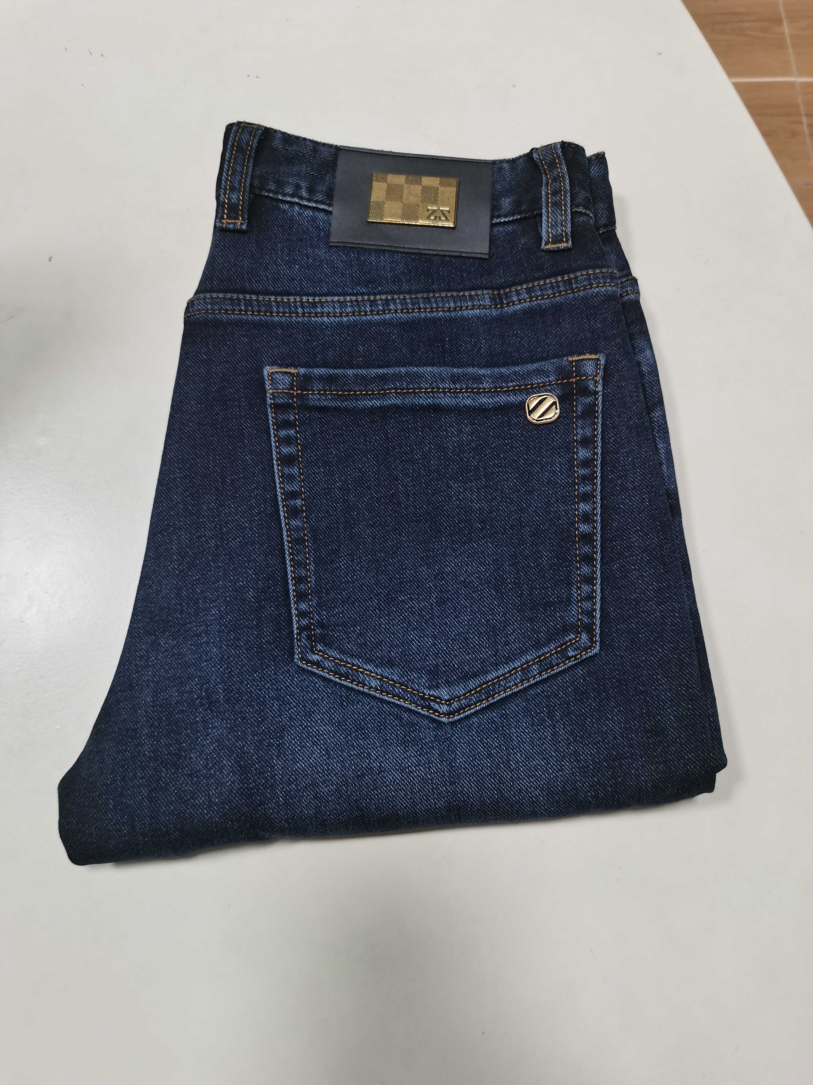 NO:539154,New 25 autumn and winter jeans are available for new!  ZEGNA exclusively available for new jeans, high-end version!  Customized fabrics for counters are breathable and comfortable, with impeccable details, and the brand element design concept reflects high quality. The feel is delicate and soft!  It is casually cut, with a great upper body style!  29-40 yards, zegna, jeans, alexander wang1986090925秋冬新款牛仔裤上新！ ZEGNA 杰尼亚 独家专供新款 牛仔裤,高端版本！专柜定制面料 透气舒适度高,细节无可挑剔,品牌元素设计理念,体现高品质.手感细腻柔软！呈现休闲裁剪,上身版型超赞！ 码数29-40,,zegna,jeans,alexander wang,Men's clothing