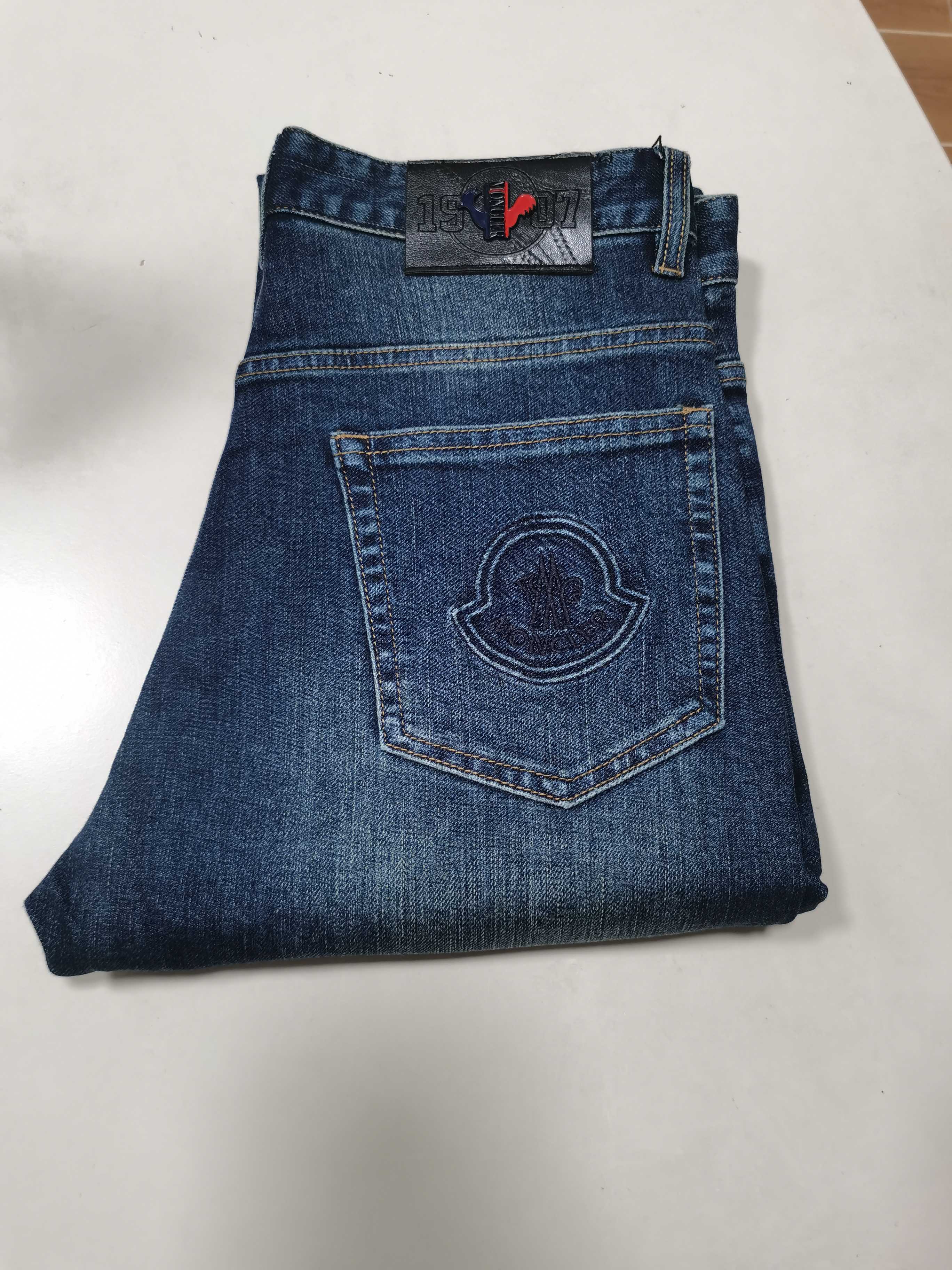 NO:538213,New 25 autumn and winter jeans are available for new!  MONCLER hooded exclusively for new styles, high-end version!  Customized fabrics for counters are breathable and comfortable, with impeccable details, and the brand element design concept reflects high quality. The feel is delicate and soft!  It is casually cut, with a great upper body style!  Number of codes 29-40, Moncler, jeans, alexander wang1986090925秋冬新款牛仔裤上新！ MONCLER 蒙口 独家专供新款 牛仔裤,高端版本！专柜定制面料 透气舒适度高,细节无可挑剔,品牌元素设计理念,体现高品质.手感细腻柔软！呈现休闲裁剪,上身版型超赞！ 码数29-40,,Moncler,jeans,alexander wang,Men's clothing