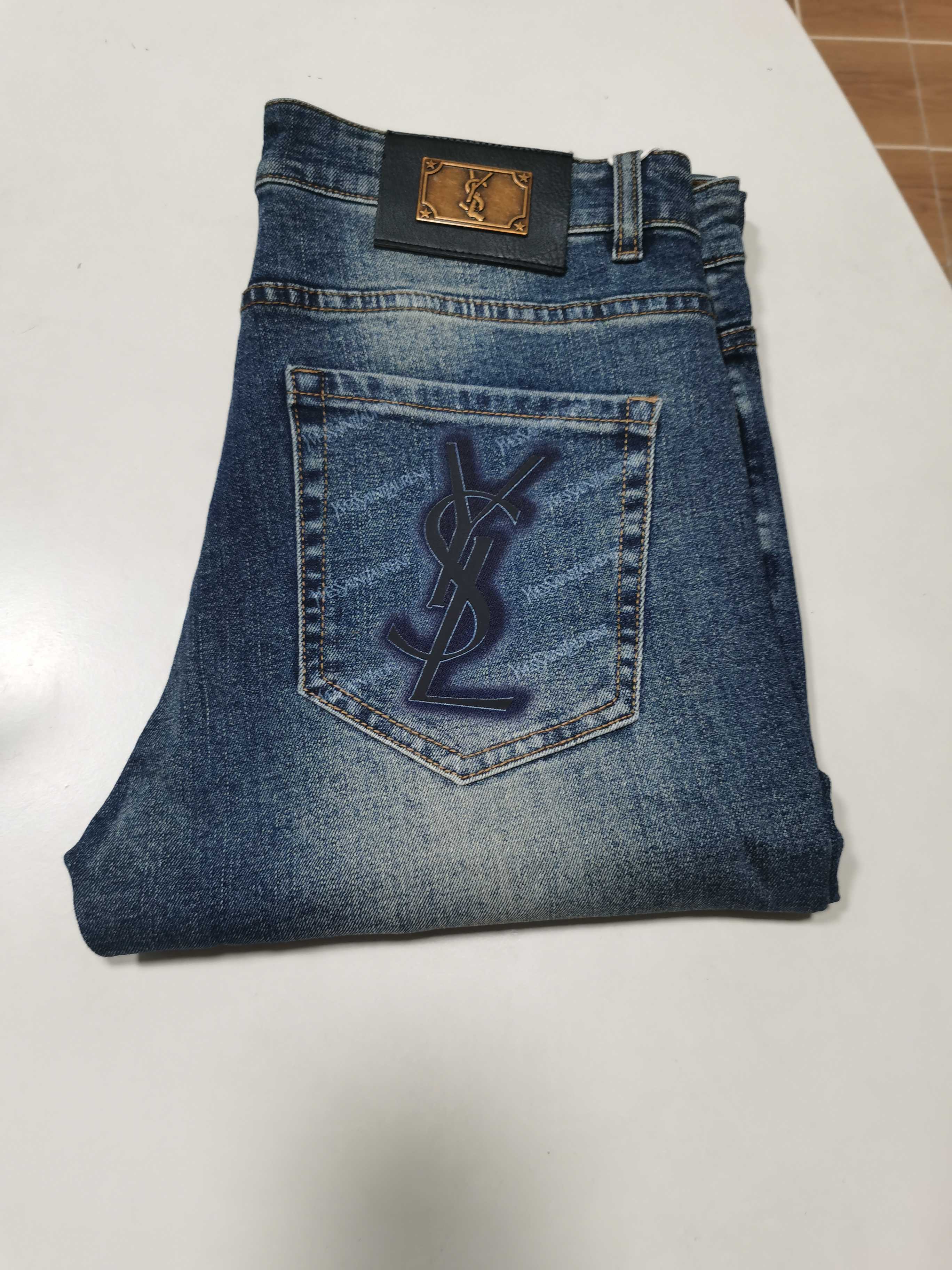 NO:538217,New 25 autumn and winter jeans are available for new!  YSL Saint Laurent exclusively for new jeans, high-end version!  Customized fabrics for counters are breathable and comfortable, with impeccable details, and the brand element design concept reflects high quality. The feel is delicate and soft!  It is casually cut, with a great upper body style!  29-40, saint laurent, saint laurent, jeans, alexander wang1986090925秋冬新款牛仔裤上新！ YSL 圣罗兰 独家专供新款 牛仔裤,高端版本！专柜定制面料 透气舒适度高,细节无可挑剔,品牌元素设计理念,体现高品质.手感细腻柔软！呈现休闲裁剪,上身版型超赞！ 码数29-40,,saint laurent,saint laurent,jeans,alexander wang,Men's clothing