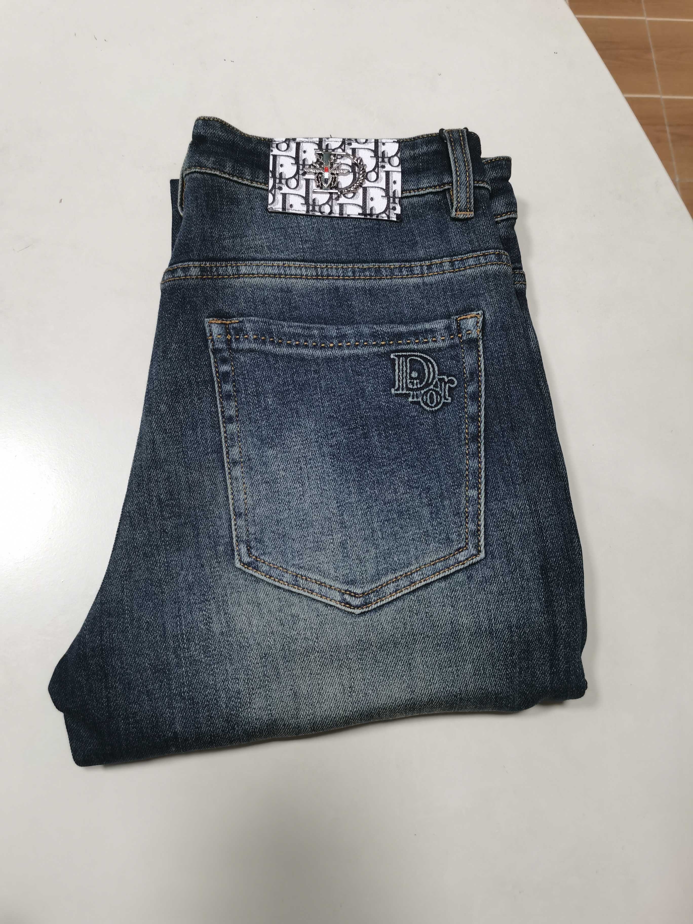 NO:538215,New 25 autumn and winter jeans are available for new!  DIOR exclusively available for new jeans, high-end version!  Customized fabrics for counters are breathable and comfortable, with impeccable details, and the brand element design concept reflects high quality. The feel is delicate and soft!  It is casually cut, with a great upper body style!  29-40, Dior, Dior, Jeans, Alexander wang1986090925秋冬新款牛仔裤上新！ DIOR 迪奥 独家专供新款 牛仔裤,高端版本！专柜定制面料 透气舒适度高,细节无可挑剔,品牌元素设计理念,体现高品质.手感细腻柔软！呈现休闲裁剪,上身版型超赞！ 码数29-40,,dior,dior,jeans,alexander wang,Men's clothing