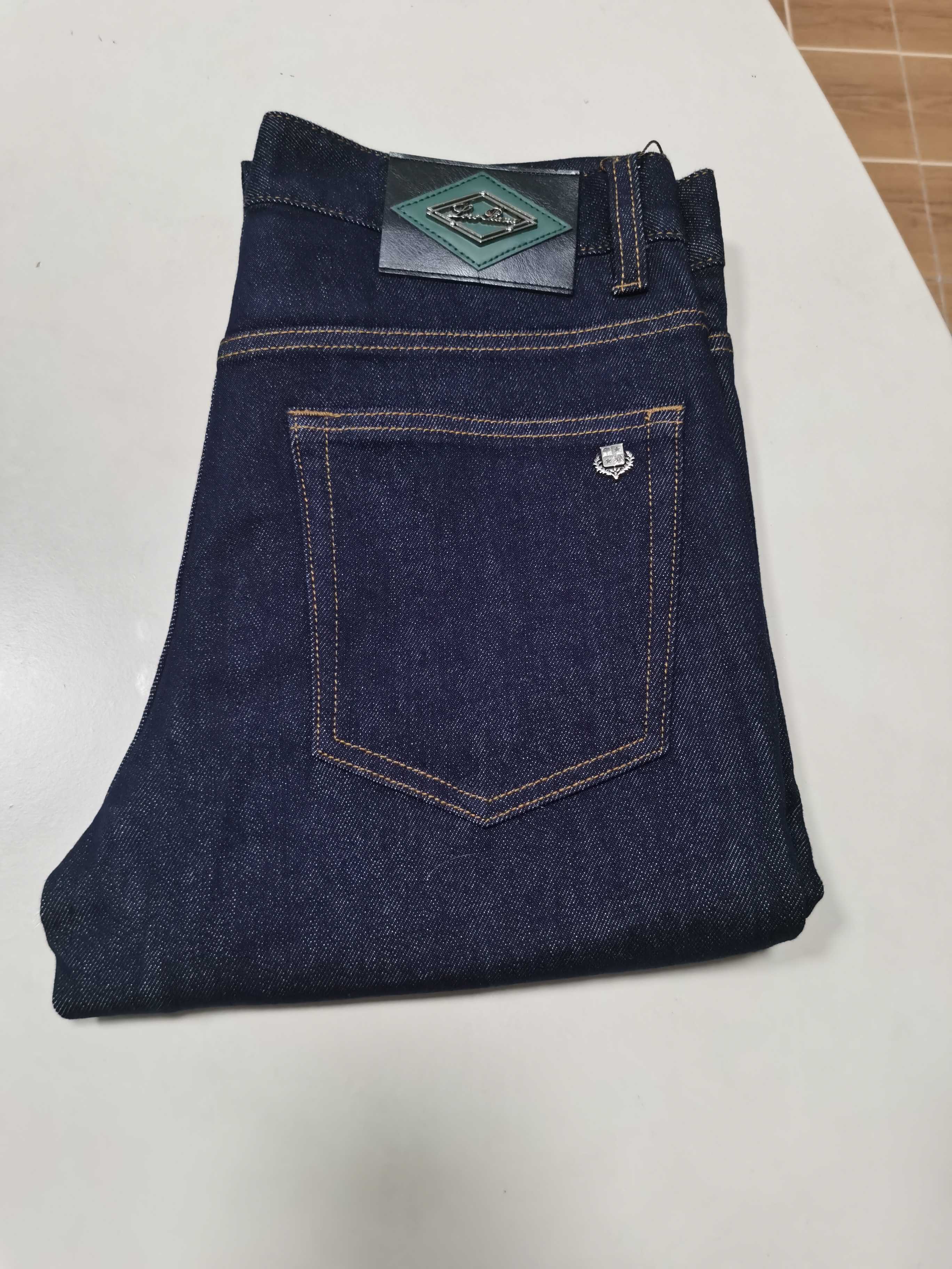 NO:547864,New 25 autumn and winter jeans are available for new!  LP Lao Qianfeng Exclusively available for new jeans, high-end version!  Customized fabrics for counters are breathable and comfortable, with impeccable details, and the brand element design concept reflects high quality. They feel delicate and soft!  It is casually cut, with a great upper body style!  29-40, Loro piana, jeans, alexander wang1986090925秋冬新款牛仔裤上新！ LP 老钱风 独家专供新款 牛仔裤,高端版本！专柜定制面料 透气舒适度高,细节无可挑剔,品牌元素设计理念,体现高品质.手感细腻柔软！呈现休闲裁剪,上身版型超赞！ 码数29-40,,loro piana,jeans,alexander wang,Men's clothing