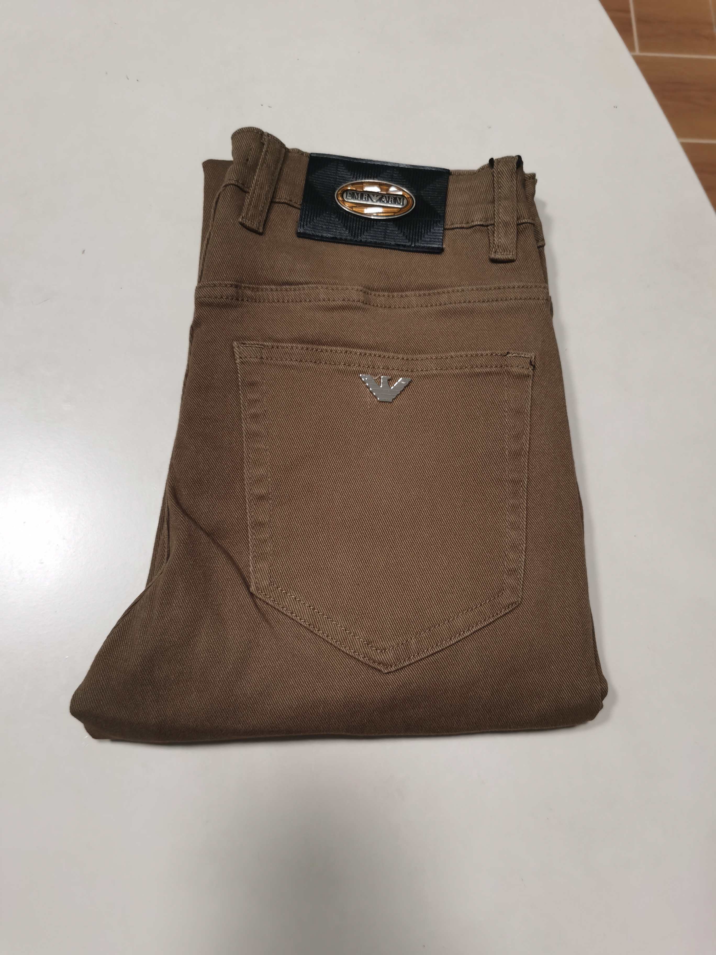 NO:655157,25 new autumn and winter jeans are available!  EA Armani exclusively offers new jeans, high-end version!  Custom-made fabrics at the counter are highly breathable and comfortable, with impeccable details and brand element design concepts, reflecting high quality. It feels delicate and soft!  It presents a casual cut and the upper body shape is awesome!  Code number 29-40,,armani,jeans,alexander wang1986090925秋冬新款牛仔裤上新！ EA 阿玛尼 独家专供新款 牛仔裤,高端版本！专柜定制面料 透气舒适度高,细节无可挑剔,品牌元素设计理念,体现高品质.手感细腻柔软！呈现休闲裁剪,上身版型超赞！ 码数29-40,,armani,jeans,alexander wang,Men's clothing