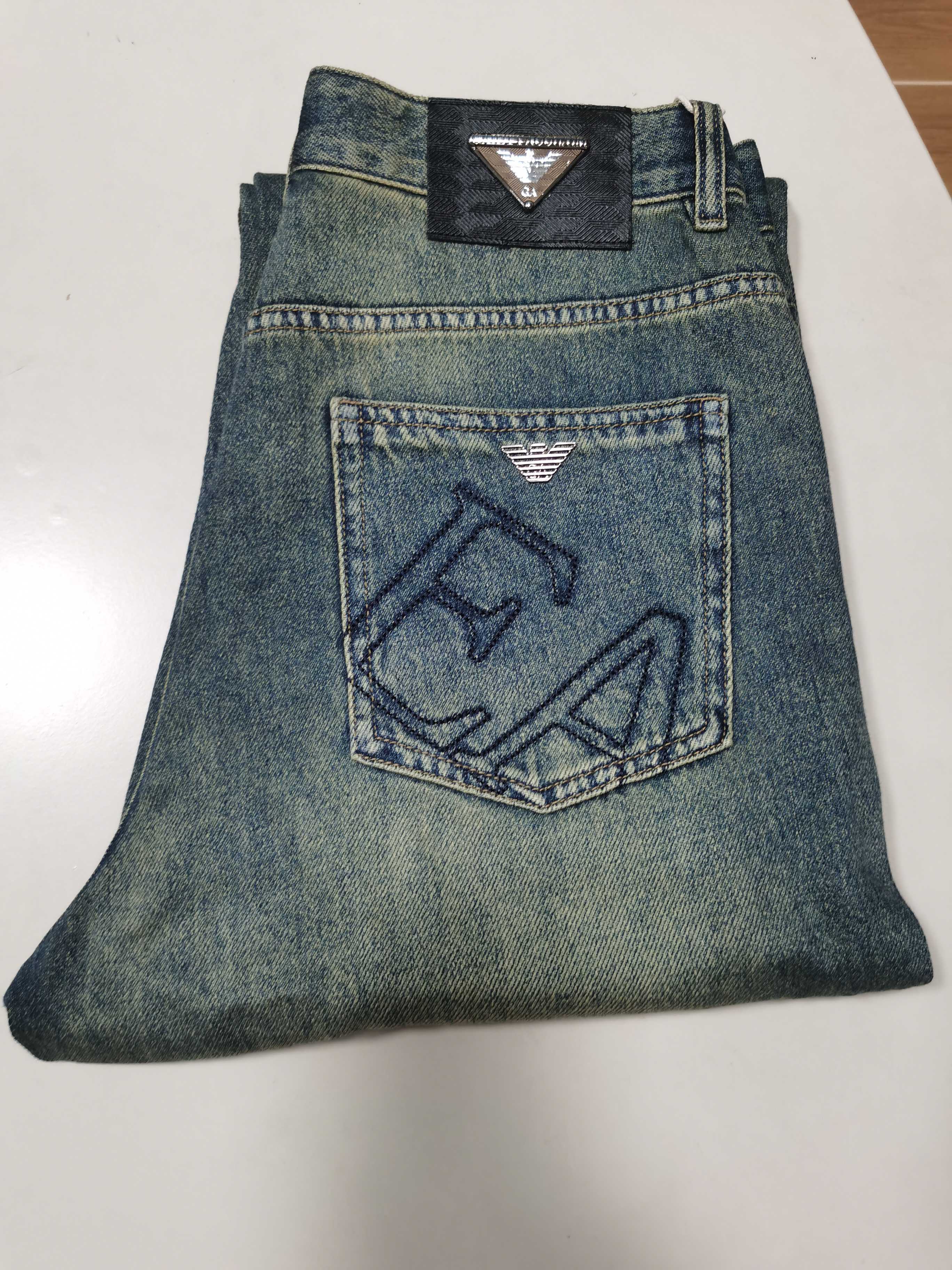 NO:566652,25 new autumn and winter jeans are available!  EA Armani exclusively offers new jeans, high-end version!  Custom-made fabrics at the counter are highly breathable and comfortable, with impeccable details and brand element design concepts, reflecting high quality. It feels delicate and soft!  It presents a casual cut and the upper body shape is awesome!  Code number 29-40,,armani,jeans,alexander wang1986090925秋冬新款牛仔裤上新！ EA 阿玛尼 独家专供新款 牛仔裤,高端版本！专柜定制面料 透气舒适度高,细节无可挑剔,品牌元素设计理念,体现高品质.手感细腻柔软！呈现休闲裁剪,上身版型超赞！ 码数29-40,,armani,jeans,alexander wang,Men's clothing