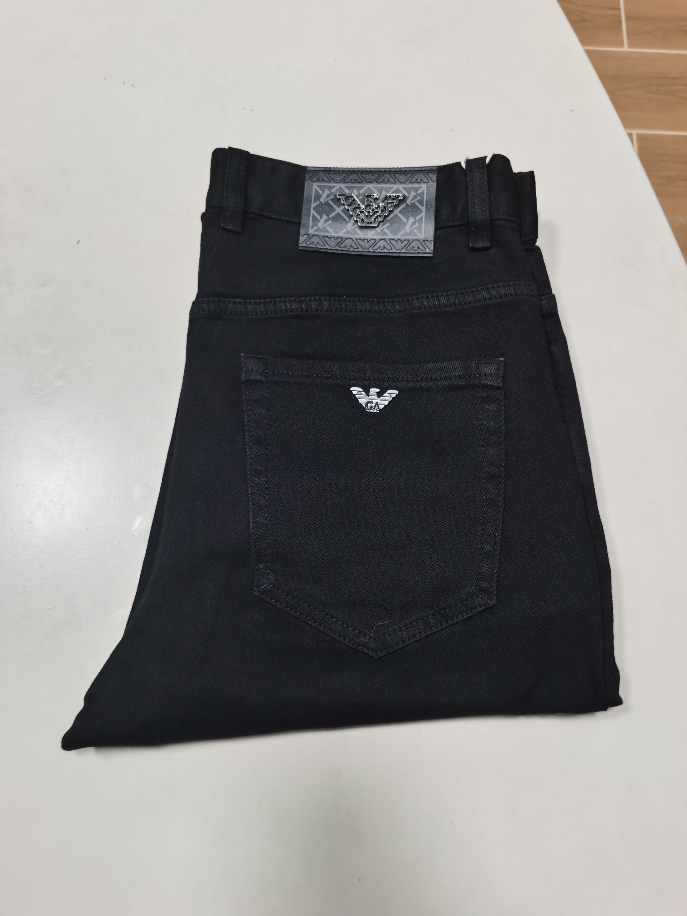 NO:539150,New 25 autumn and winter jeans are available for new!  EA Armani exclusively for new jeans, high-end version!  Customized fabrics for counters are breathable and comfortable, with impeccable details, and the brand element design concept reflects high quality. The feel is delicate and soft!  It is casually cut, with a great upper body style!  Number of codes 29-40, Armani, jeans, alexander wang1986090925秋冬新款牛仔裤上新！ EA 阿玛尼 独家专供新款 牛仔裤,高端版本！专柜定制面料 透气舒适度高,细节无可挑剔,品牌元素设计理念,体现高品质.手感细腻柔软！呈现休闲裁剪,上身版型超赞！ 码数29-40,,armani,jeans,alexander wang,Men's clothing