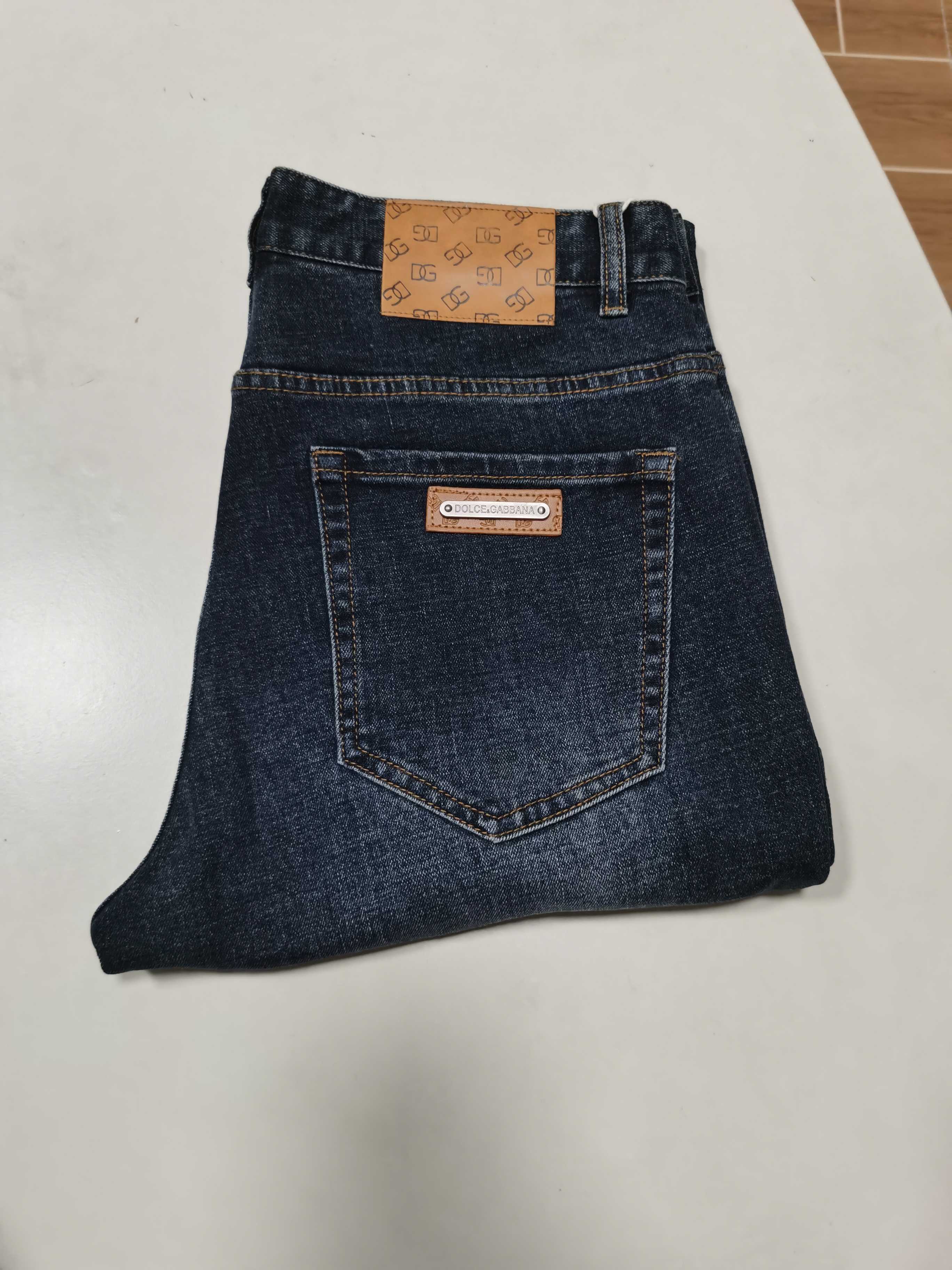 NO:549429,New 25 autumn and winter jeans are available!  DG exclusively offers new jeans, high-end version!  Customized fabrics for counters are breathable and comfortable, with impeccable details, and the brand element design concept reflects high quality. The feel is delicate and soft!  It is casually cut, with a great upper body style!  29-40 yards, jeans,alexander wang1986090925秋冬新款牛仔裤上新！ DG 独家专供新款 牛仔裤,高端版本！专柜定制面料 透气舒适度高,细节无可挑剔,品牌元素设计理念,体现高品质.手感细腻柔软！呈现休闲裁剪,上身版型超赞！ 码数29-40,,jeans,alexander wang,Men's clothing