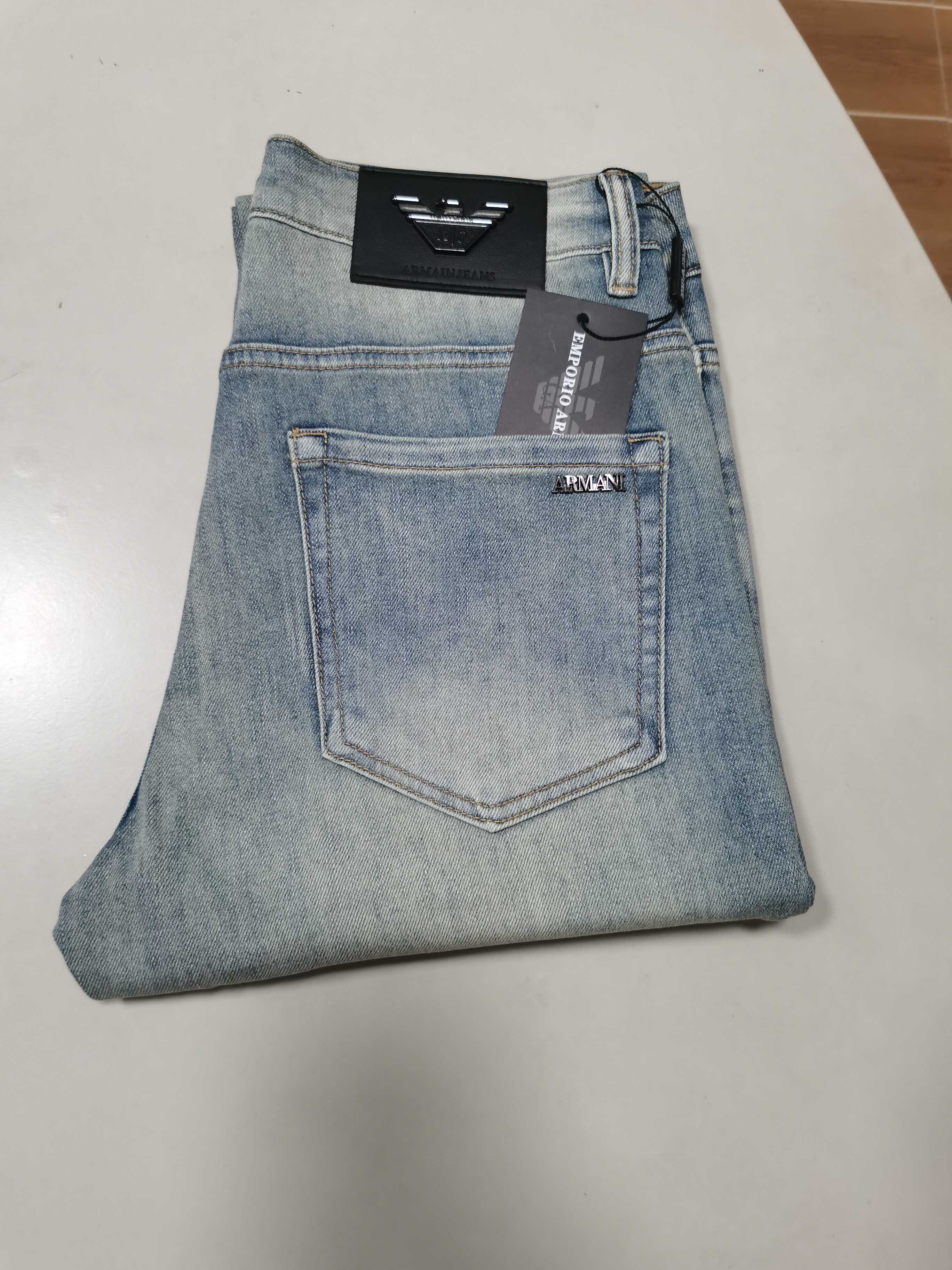 NO:538231,New jeans in 2025 are available!  EA Armani exclusively for new jeans, high-end version!  Customized fabrics for counters are breathable and comfortable, with impeccable details, and the brand element design concept reflects high quality. The feel is delicate and soft!  It is casually cut, with a great upper body style!  Count 29-38, Armani, jeans, alexander wang198609092025新款牛仔裤上新啦！ EA 阿玛尼 独家专供新款 牛仔裤,高端版本！专柜定制面料 透气舒适度高,细节无可挑剔,品牌元素设计理念,体现高品质.手感细腻柔软！呈现休闲裁剪,上身版型超赞！ 码数29-38,,armani,jeans,alexander wang,Men's clothing