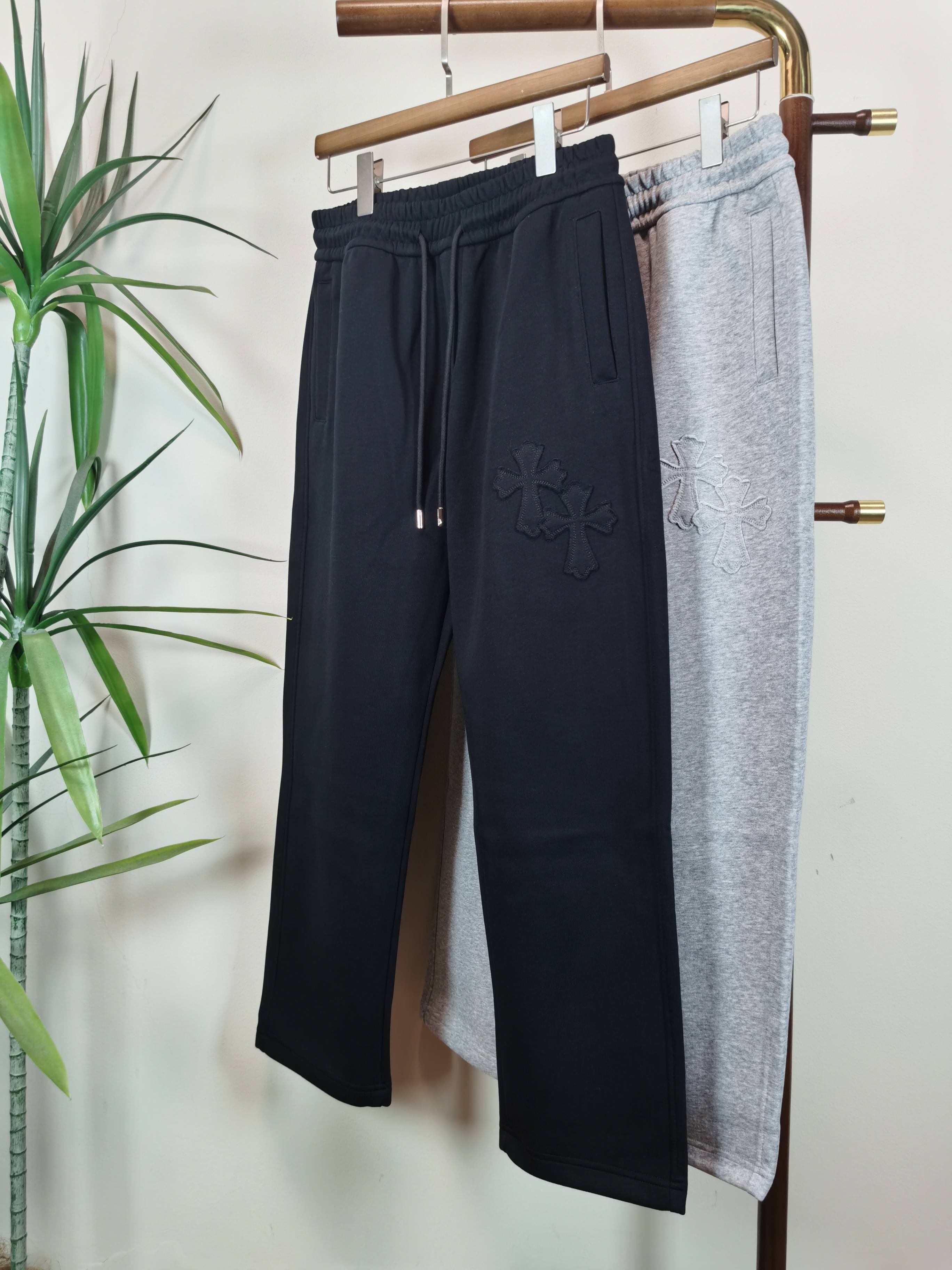NO:570825,Croxin Men's Casual Pants Pure cotton casual pants, the latest upper body style is invincible!  You can definitely close your eyes and close your eyes. This type of pants is very versatile and has an elastic waist. It can be worn in daily work and outdoor sports. It is the perfect combination of fashion, leisure and outdoor sports, so it is your best choice whether you wear it daily or outdoors. Extreme comfort and quick perspiration are the most popular focus, improving the wearing comfort. It is suitable for aerobic exercise and cross-country running. This type of running casual pants has an extremely wide range of applications, allowing you to naturally maintain your love for sports in the summer, and can also be worn in leisure life.  Color black gray Size M-3XL,,chrome hearts,alexander wang19860909克罗心男士休闲裤 纯棉面料休闲裤,最新款上身版型无敌正！ 绝对可以闭眼收的一款 此款裤子非常百搭,弹力腰围,日常上班 户外运动都可以穿着,是时尚休闲与户外运动的完美结合,所以无论您平时穿或者户外穿都是您的最佳选择. 极致舒适和快速排汗是备受青睐的重点,提升穿着舒适度,适合有氧运动和越野跑条件下穿着,此款是一件适用范围极其广泛的跑步休闲裤,让你在夏天自然可以保持对运动热爱,也可以在休闲生活中穿着 颜色黑色灰色 尺码M-3XL,,chrome hearts,alexander wang,Men's clothing