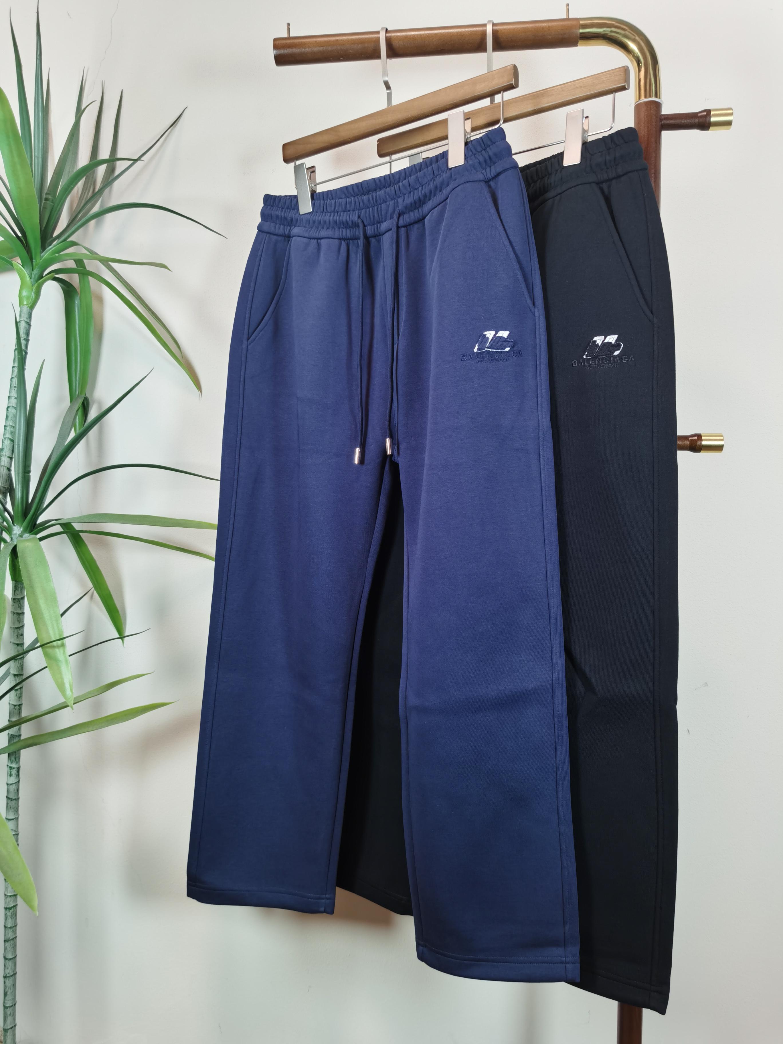 NO:571740,BALENCIAGA Balenciaga men's casual pants, pure cotton casual pants, the latest upper body style is invincible!  You can definitely close your eyes and close your eyes. This type of pants is very versatile and has an elastic waist. It can be worn in daily work and outdoor sports. It is the perfect combination of fashion, leisure and outdoor sports, so it is your best choice whether you wear it daily or outdoors. Extreme comfort and quick perspiration are the most popular focus, improving the wearing comfort. It is suitable for aerobic exercise and cross-country running. This type of running casual pants has an extremely wide range of applications, allowing you to naturally maintain your love for sports in the summer, and can also be worn in leisure life.  Color Black Blue Size M-3XL,,balenciaga,balenciaga,alexander wang19860909BALENCIAGA 巴黎世家男士休闲裤 纯棉面料休闲裤,最新款上身版型无敌正！ 绝对可以闭眼收的一款 此款裤子非常百搭,弹力腰围,日常上班 户外运动都可以穿着,是时尚休闲与户外运动的完美结合,所以无论您平时穿或者户外穿都是您的最佳选择. 极致舒适和快速排汗是备受青睐的重点,提升穿着舒适度,适合有氧运动和越野跑条件下穿着,此款是一件适用范围极其广泛的跑步休闲裤,让你在夏天自然可以保持对运动热爱,也可以在休闲生活中穿着 颜色黑色蓝色 尺码M-3XL,,balenciaga,balenciaga,alexander wang,Men's clothing