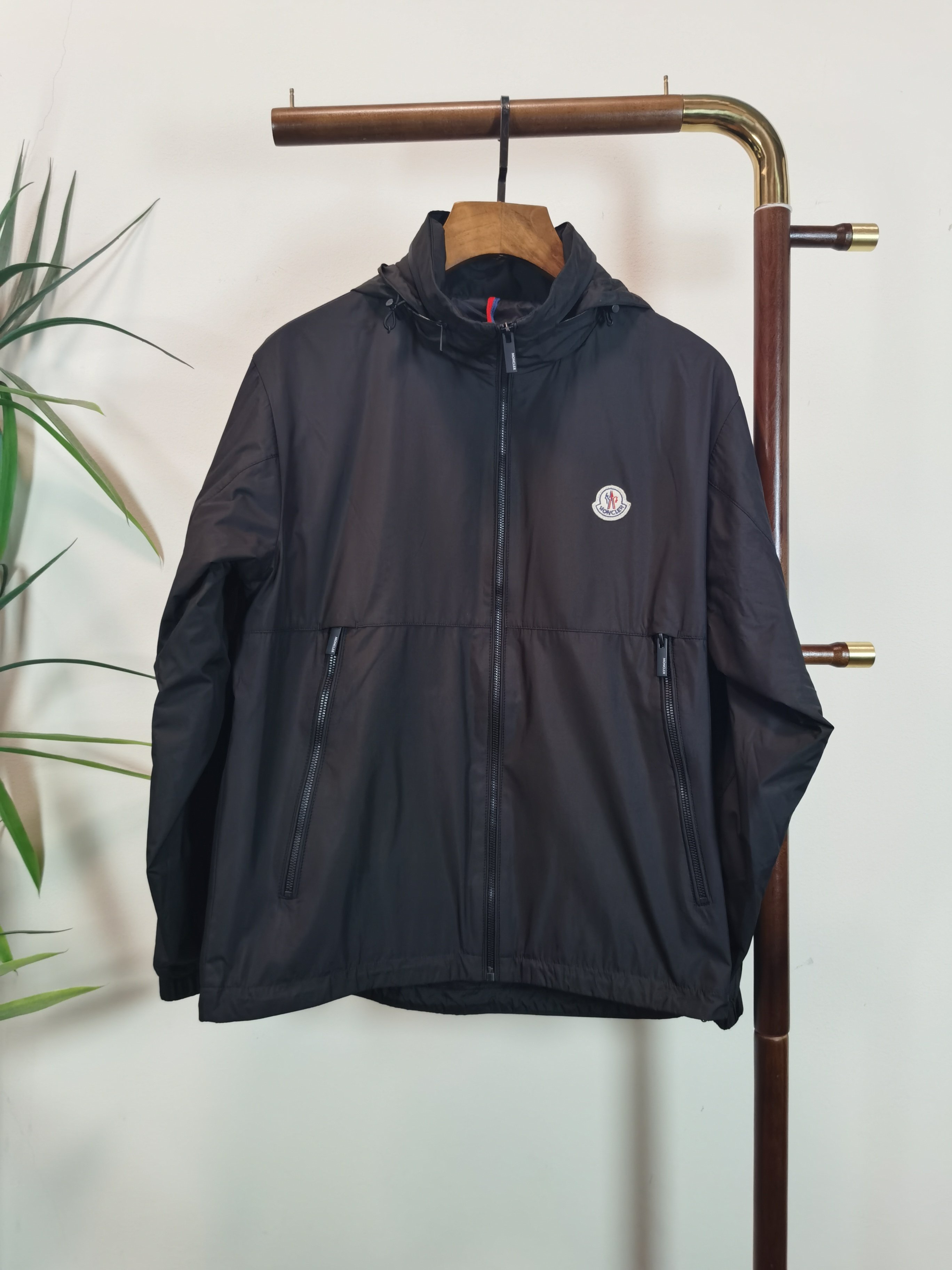 NO:572618,MON Mongolian Mouth, top quality, the same model as the official website, complete with three standards!  New autumn and winter men's jackets, fashionable and casual high-end version!  The custom-made fabrics at the counter have impeccable details and brand element design concepts, reflecting high quality. They feel delicate and soft!  It presents a casual cut and the upper body shape is awesome!  Size M-3XL,,Moncler,jackets & coats,jackets & coats,alexander wang19860909MON 蒙口 顶级品质 官网同款,三标齐全！秋冬新款男士夹克外套,时尚休闲高端版本！专柜定制面料 细节无可挑剔,品牌元素设计理念,体现高品质.手感细腻柔软！呈现休闲裁剪,上身版型超赞！ 码数M-3XL,,Moncler,jackets & coats,jackets & coats,alexander wang,Men's clothing