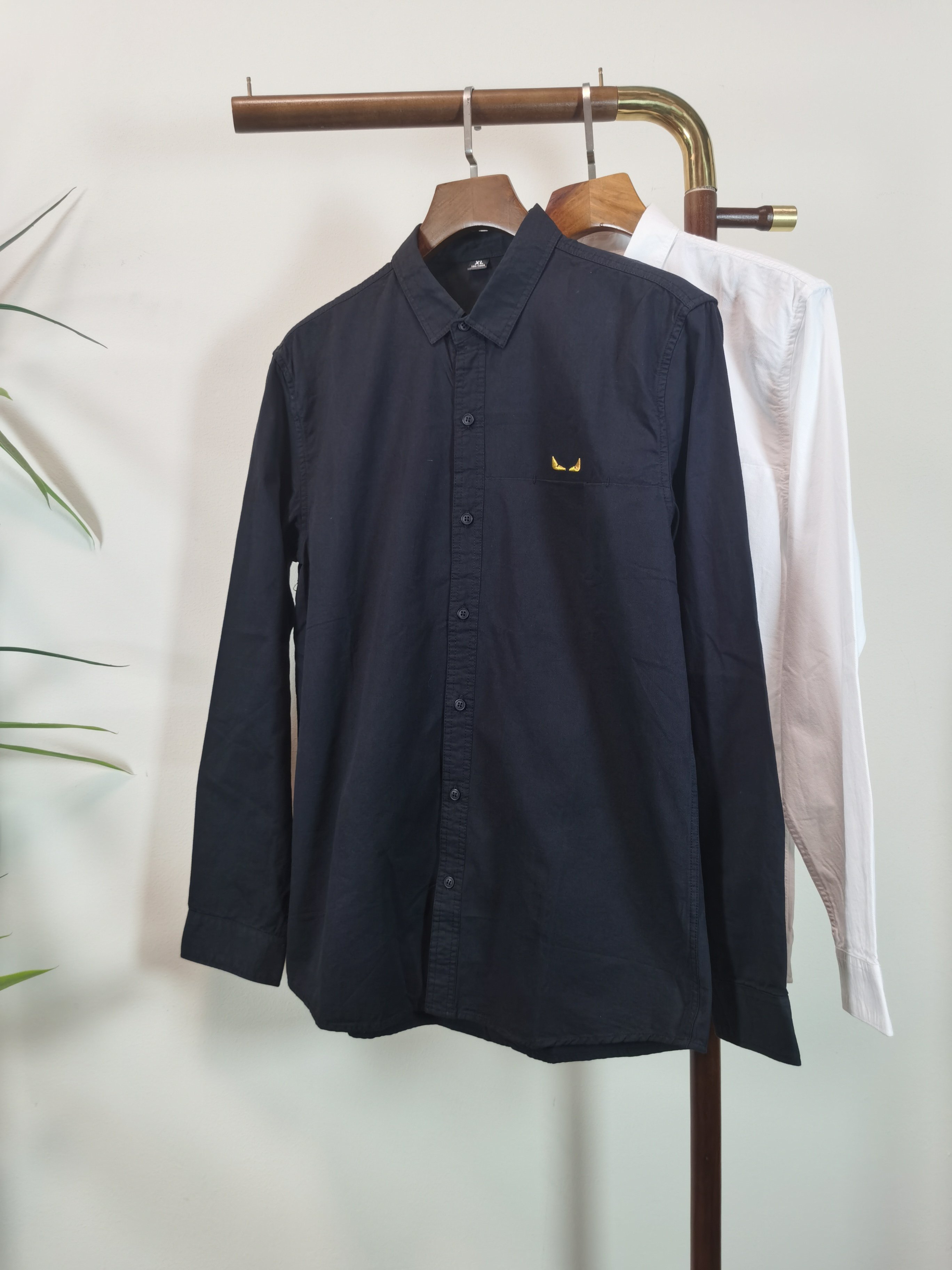 NO:655122,FENDI-2025 official website synchronizes the original original label and is in stock for a long time. Top-notch business casual original single long-sleeved shirts, advanced customization and versatile styles. Anyone can easily control it. The fabric is fully customized. The latest logo design of the luxury classic brand on the chest is very classy and must be bought by those who know the goods. It shows aura and highlights the sophistication of business men. This is unique. The upper body effect is very good!  Color Black White Size M-3XL,,fendi,shirts,alexander wang19860909FENDI-2025官网同步原版原标长期有货 顶级商务休闲原单长袖衬衫高级定制百搭款式 任何人都可以轻松驾驭 面料全订制工艺 胸前奢华经典品牌最新logo设计,非常显档次懂货的必须入,显气场,又会凸显商务男士的精致,这就是独到之处,上身效果非常赞！ 颜色黑色 白色 尺码M-3XL,,fendi,shirts,alexander wang,Men's clothing