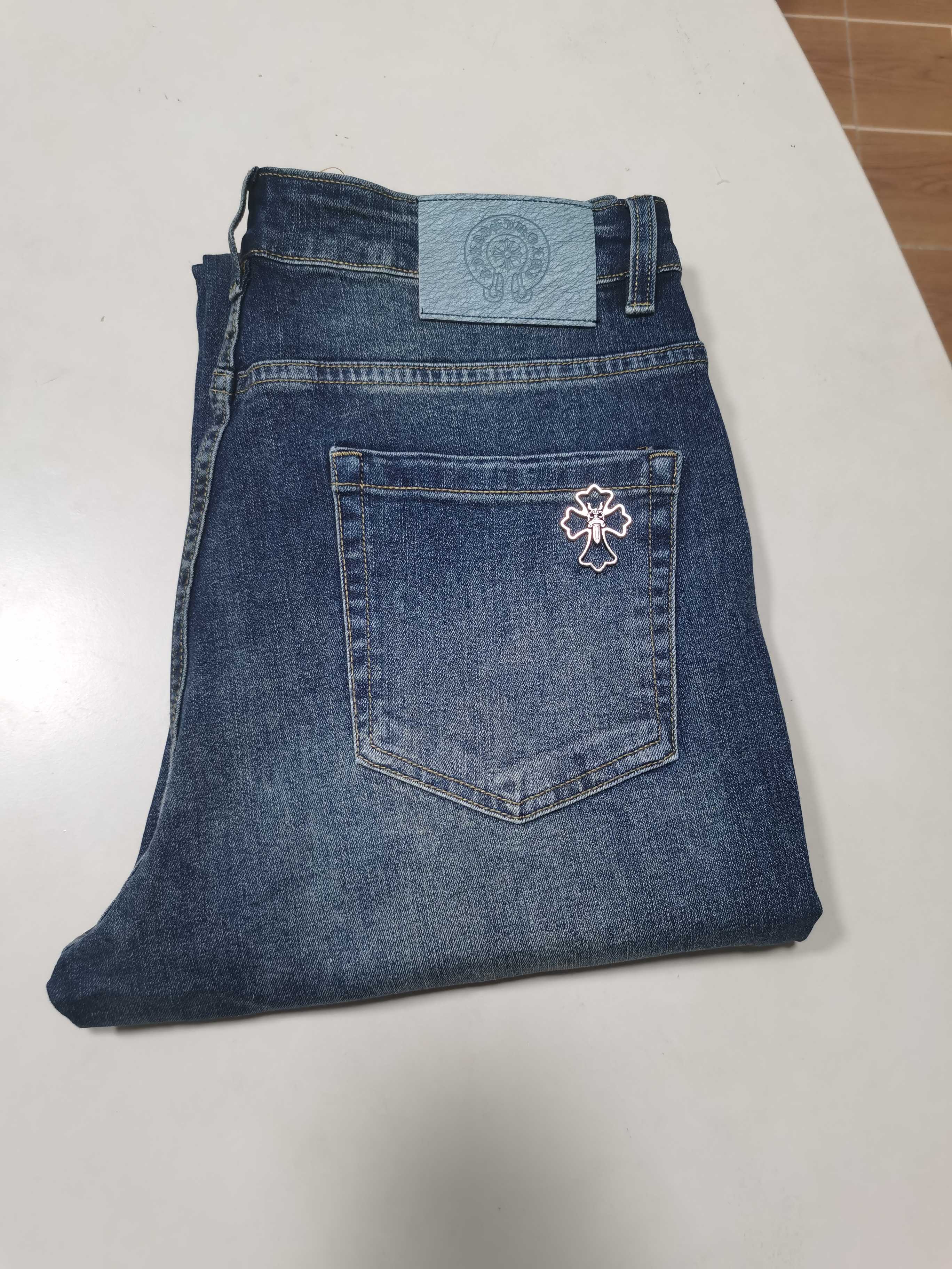 NO:644289,(New hot jeans for autumn and winter) Croxin exclusively offers new jeans, high-end versions!  Custom-made fabrics at the counter are highly breathable and comfortable, with impeccable details and brand element design concepts, reflecting high quality. It feels delicate and soft!  It presents a casual cut and the upper body shape is awesome!  Code number 29-38,,chrome hearts,jeans,alexander wang19860909（秋冬牛仔裤爆款上新） 克罗心 独家专供新款 牛仔裤,高端版本！专柜定制面料 透气舒适度高,细节无可挑剔,品牌元素设计理念,体现高品质.手感细腻柔软！呈现休闲裁剪,上身版型超赞！ 码数29-38,,chrome hearts,jeans,alexander wang,Men's clothing