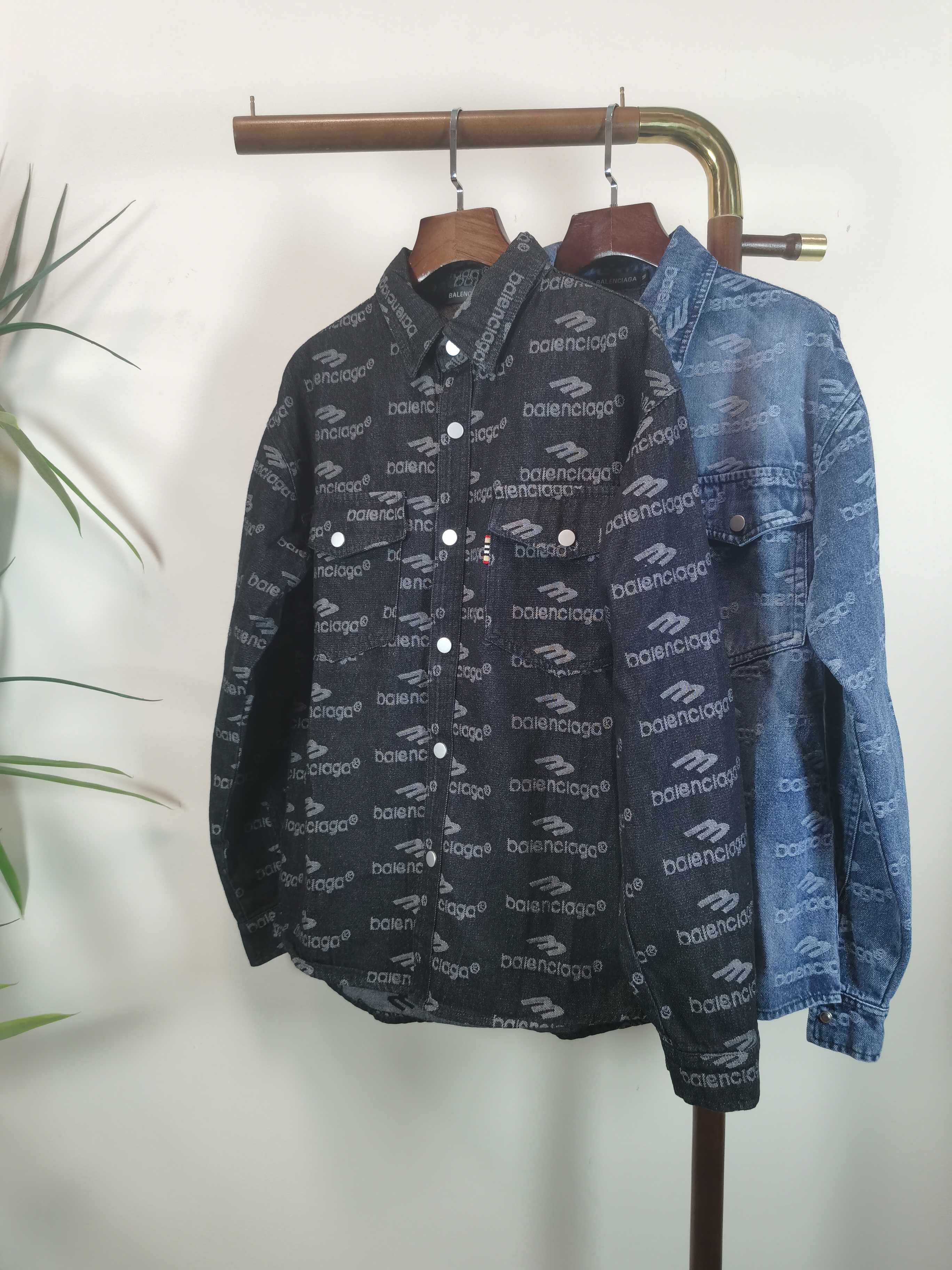 NO:645491,BALENCIAGA Balenciaga top quality!  The 2025 autumn and winter official website counters are available at the same time, the original order is very good, super style, customized original washed denim fabric, unique design, top embroidery burnt flower craft letter pattern logo, original hardware accessories decoration, an extremely outstanding denim jacket, the materials and craftsmanship are extremely luxurious and exquisite, extremely high-grade, handsome and stylish upper body, recommended, counter size M-3XL,,balenciaga,balenciaga,jackets & coats,jackets  & coats,alexander wang19860909BALENCIAGA巴黎世家 顶级品质！2025秋冬官网专柜同步有售,原单狠货,超级有范儿,定制原版水洗牛仔面料,独特设计,顶级刺绣烧花工艺字母图案logo,原版五金辅料装饰,极为翘楚的一款牛仔夹克外套,用料与工艺都极致奢华精湛,档次极高,上身帅气有型,推荐, 专柜尺码M-3XL,,balenciaga,balenciaga,jackets & coats,jackets & coats,alexander wang,Men's clothing