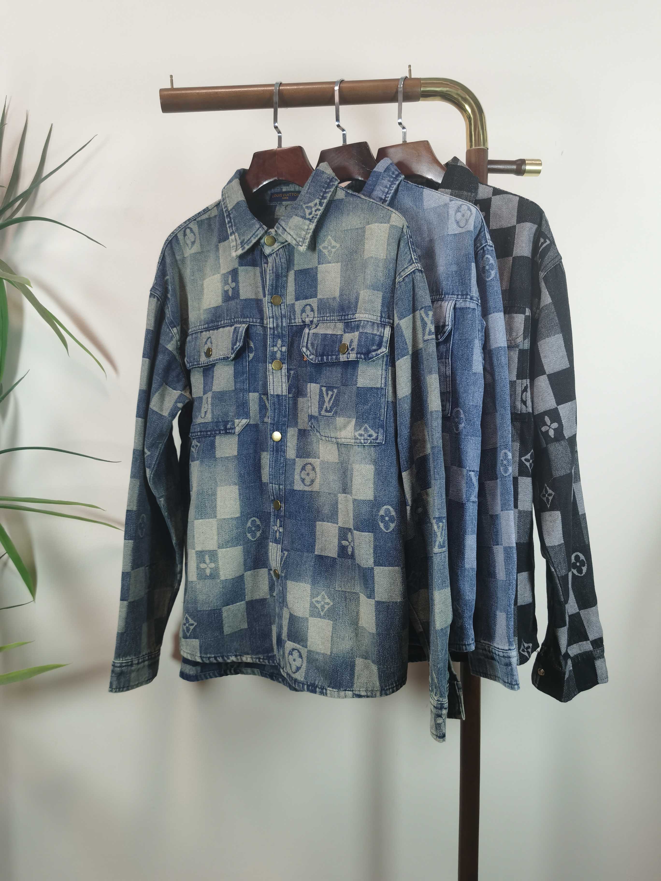 NO:645493,LV top quality!  The 2025 autumn and winter official website counters are on sale at the same time, the original order is very good, super stylish, customized original washed denim fabric, unique design, top embroidery burnt flower craft letter pattern logo, original hardware accessories decoration, an extremely outstanding denim jacket, the materials and craftsmanship are extremely luxurious and exquisite, extremely high-grade, handsome and stylish upper body, recommended, counter size M-3XL, Louis Vuitton, jackets & coats, jackets &  coats,alexander wang19860909LV顶级品质！2025秋冬官网专柜同步有售,原单狠货,超级有范儿,定制原版水洗牛仔面料,独特设计,顶级刺绣烧花工艺字母图案logo,原版五金辅料装饰,极为翘楚的一款牛仔夹克外套,用料与工艺都极致奢华精湛,档次极高,上身帅气有型,推荐, 专柜尺码M-3XL,,louis vuitton,jackets & coats,jackets & coats,alexander wang,Men's clothing