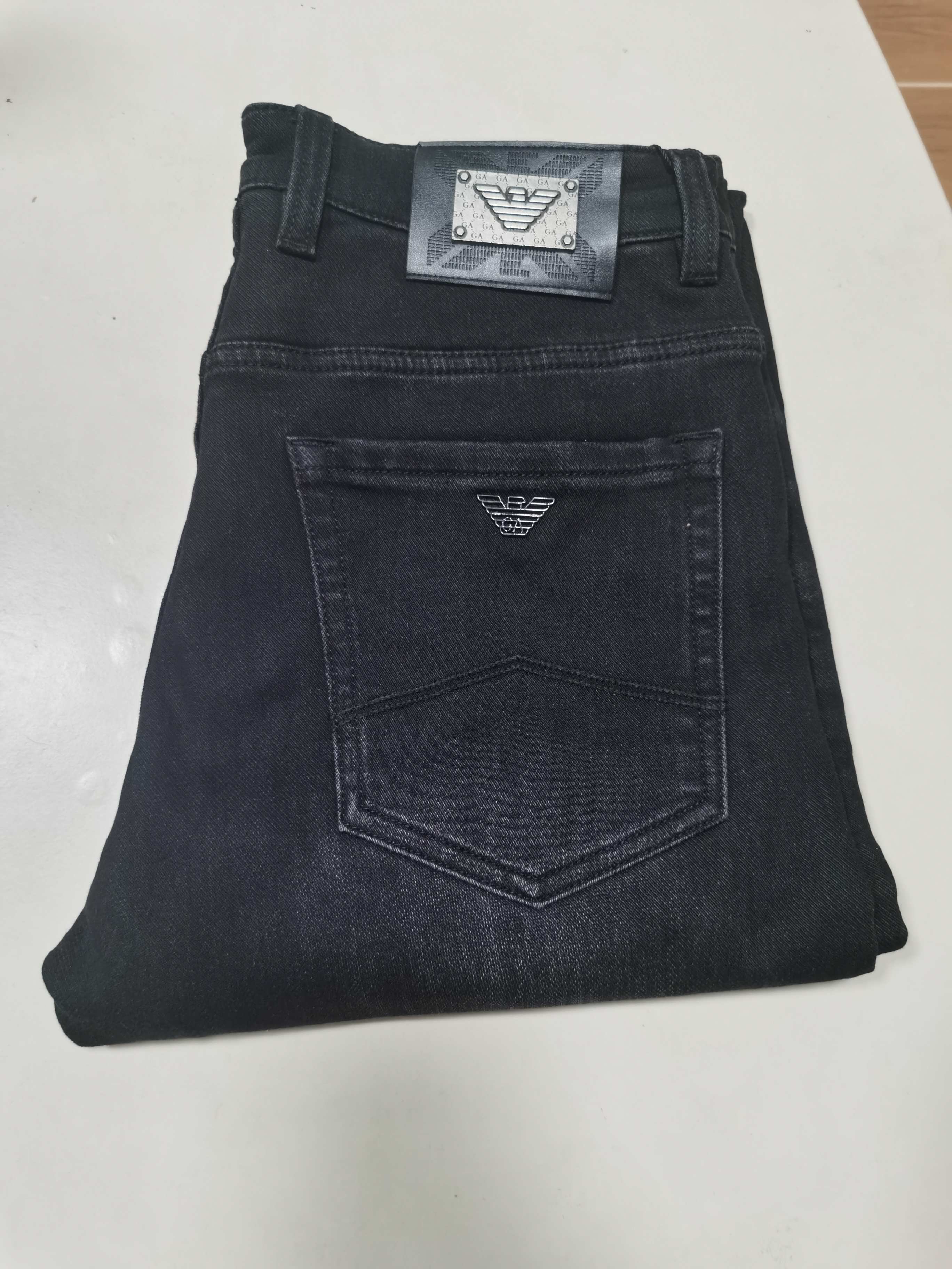 NO:600276,25 new autumn and winter jeans are available!  EA Armani exclusively offers new jeans, high-end versions!  Custom-made fabrics at the counter are highly breathable and comfortable, with impeccable details and brand element design concepts, reflecting high quality. It feels delicate and soft!  It presents a casual cut and the upper body shape is awesome!  Code number 29-40,,armani,jeans,alexander wang1986090925秋冬新款牛仔裤上新！ EA 阿玛尼独家专供新款 牛仔裤,高端版本！专柜定制面料 透气舒适度高,细节无可挑剔,品牌元素设计理念,体现高品质.手感细腻柔软！呈现休闲裁剪,上身版型超赞！ 码数29-40,,armani,jeans,alexander wang,Men's clothing