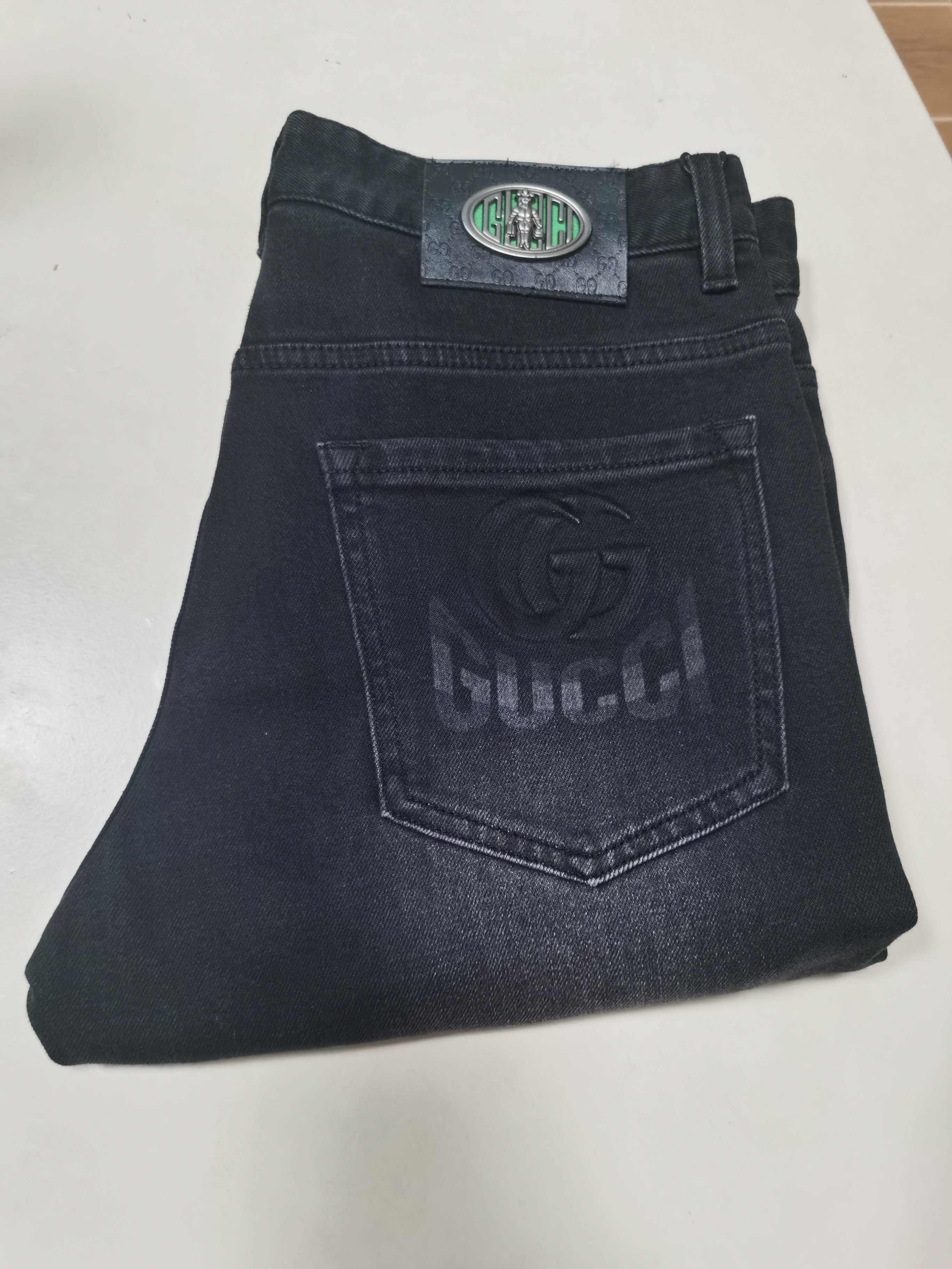 NO:600273,25 new autumn and winter jeans are available!  GUCCI Gucci exclusively offers new jeans, high-end version!  Custom-made fabrics at the counter are highly breathable and comfortable, with impeccable details and brand element design concepts, reflecting high quality. It feels delicate and soft!  It presents a casual cut and the upper body shape is awesome!  Size 29-40,,gucci,gucci,jeans,alexander wang1986090925秋冬新款牛仔裤上新！ GUCCI 古驰 独家专供新款 牛仔裤,高端版本！专柜定制面料 透气舒适度高,细节无可挑剔,品牌元素设计理念,体现高品质.手感细腻柔软！呈现休闲裁剪,上身版型超赞！ 码数29-40,,gucci,gucci,jeans,alexander wang,Men's clothing