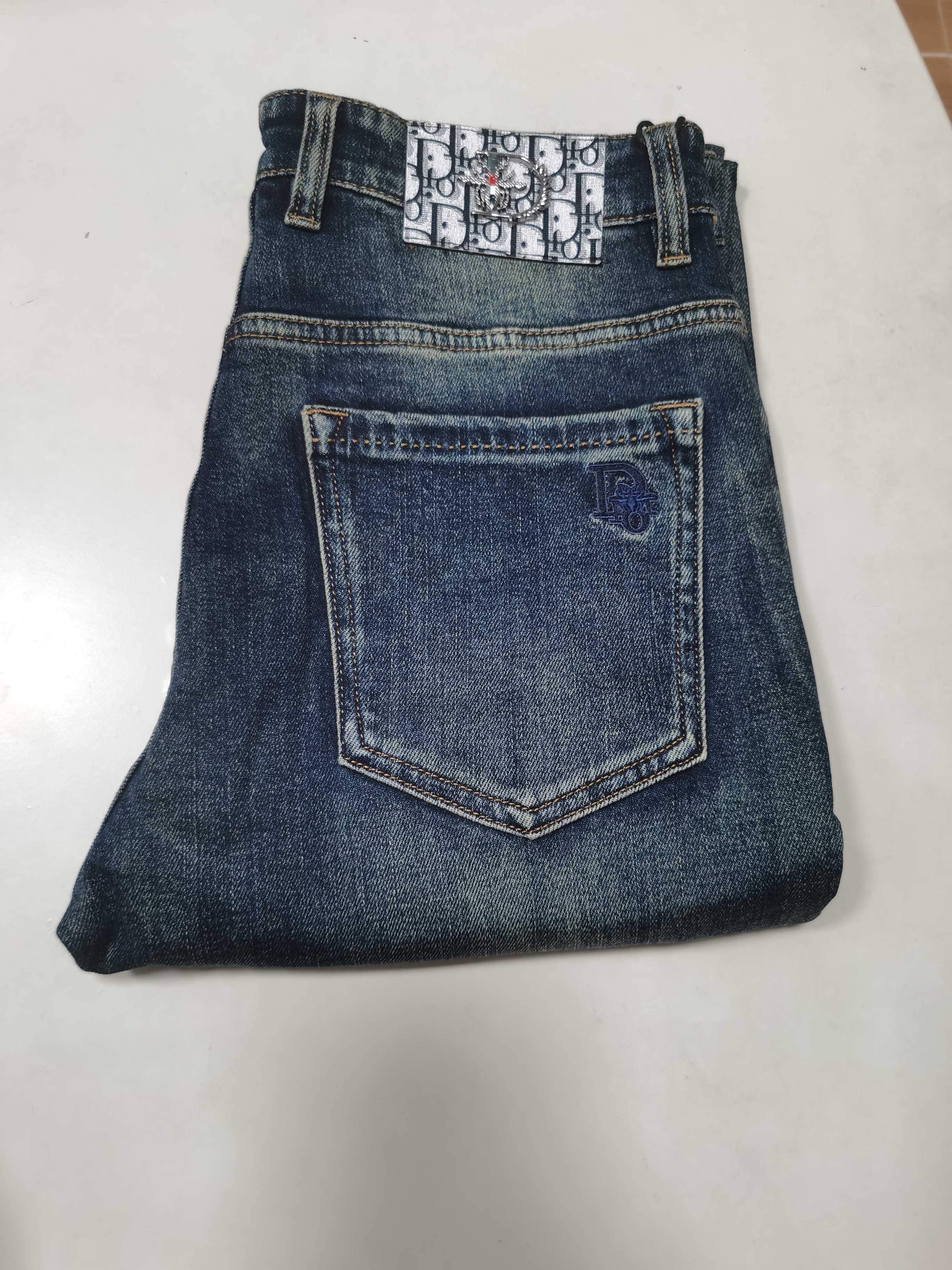 NO:600270,25 new autumn and winter jeans are available!  DIOR Dior exclusively offers new jeans, high-end version!  Custom-made fabrics at the counter are highly breathable and comfortable, with impeccable details and brand element design concepts, reflecting high quality. It feels delicate and soft!  It presents a casual cut and the upper body shape is awesome!  Code number 29-40,,dior,dior,jeans,alexander wang1986090925秋冬新款牛仔裤上新！ DIOR迪奥 独家专供新款 牛仔裤,高端版本！专柜定制面料 透气舒适度高,细节无可挑剔,品牌元素设计理念,体现高品质.手感细腻柔软！呈现休闲裁剪,上身版型超赞！ 码数29-40,,dior,dior,jeans,alexander wang,Men's clothing