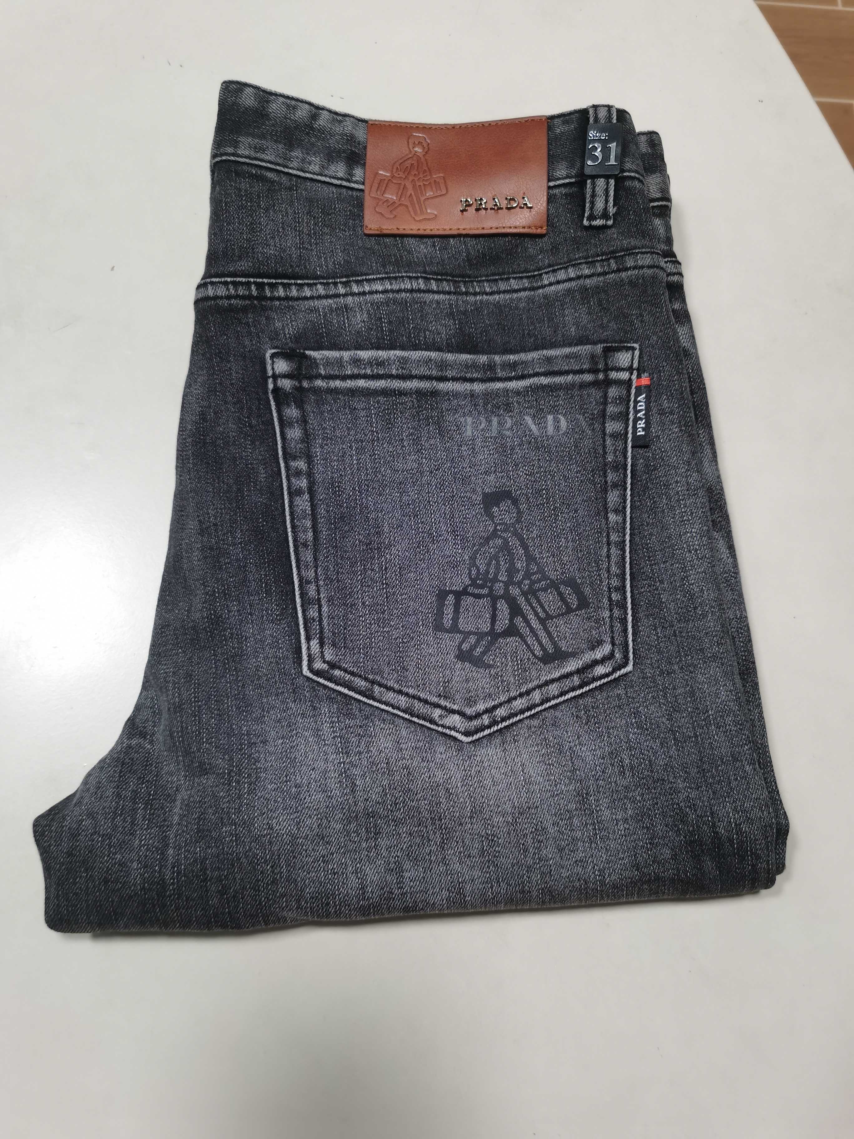 NO:614255,25 new autumn and winter jeans are available!  PRADA Exclusively offers new jeans, high-end version!  Custom-made fabrics at the counter are highly breathable and comfortable, with impeccable details and brand element design concepts, reflecting high quality. It feels delicate and soft!  It presents a casual cut and the upper body shape is awesome!  Code number 29-42,,prada,prada,jeans,alexander wang1986090925秋冬新款牛仔裤上新！ PRADA 普拉达 独家专供新款 牛仔裤,高端版本！专柜定制面料 透气舒适度高,细节无可挑剔,品牌元素设计理念,体现高品质.手感细腻柔软！呈现休闲裁剪,上身版型超赞！ 码数29-42,,prada,prada,jeans,alexander wang,Men's clothing