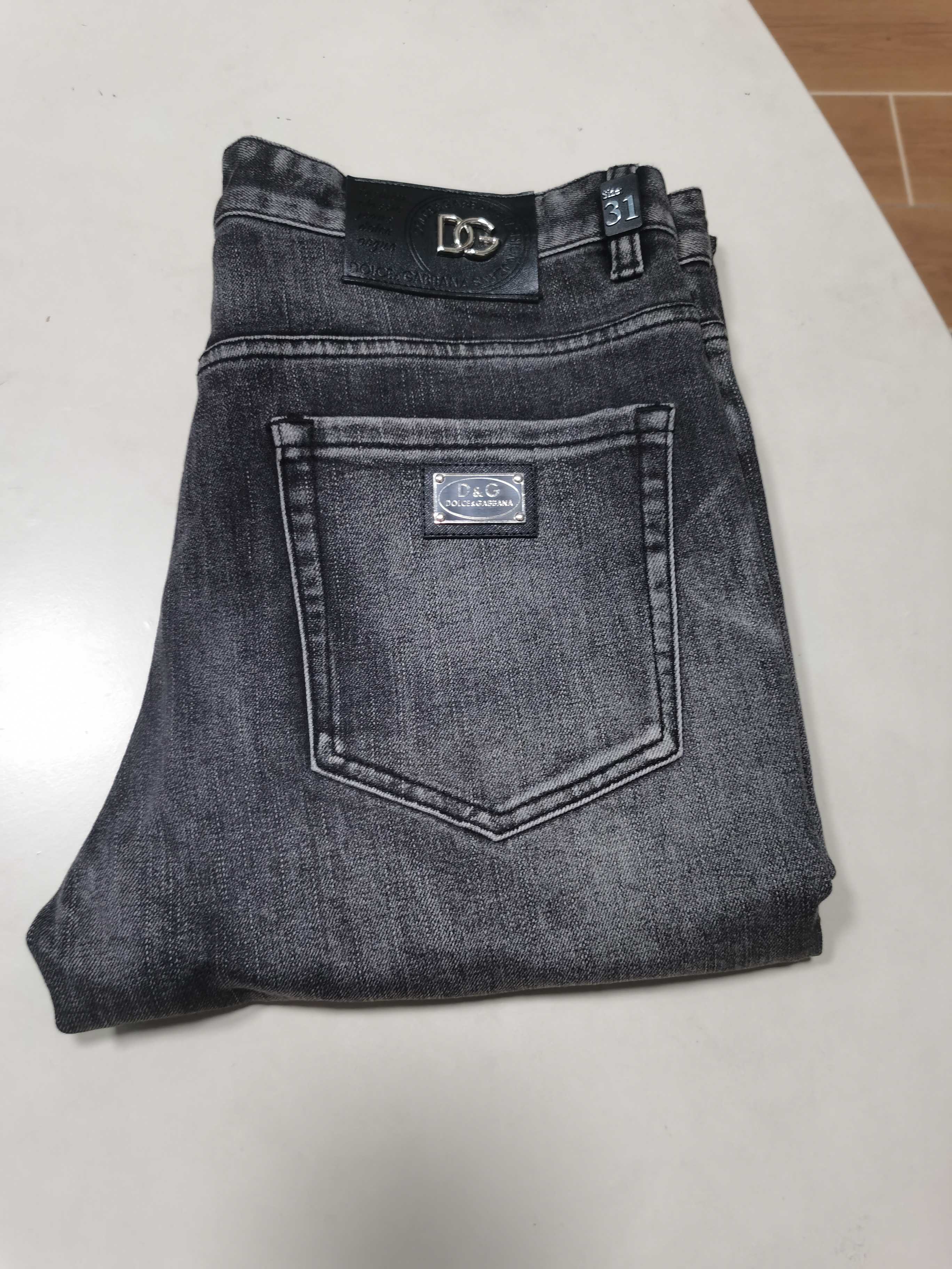 NO:614250,25 new autumn and winter jeans are available!  DG exclusively supplies new jeans, high-end versions!  Custom-made fabrics at the counter are highly breathable and comfortable, with impeccable details and brand element design concepts, reflecting high quality. It feels delicate and soft!  It presents a casual cut and the upper body shape is awesome!  Code number 29-42,,jeans,alexander wang1986090925秋冬新款牛仔裤上新！ DG独家专供新款 牛仔裤,高端版本！专柜定制面料 透气舒适度高,细节无可挑剔,品牌元素设计理念,体现高品质.手感细腻柔软！呈现休闲裁剪,上身版型超赞！ 码数29-42,,jeans,alexander wang,Men's clothing