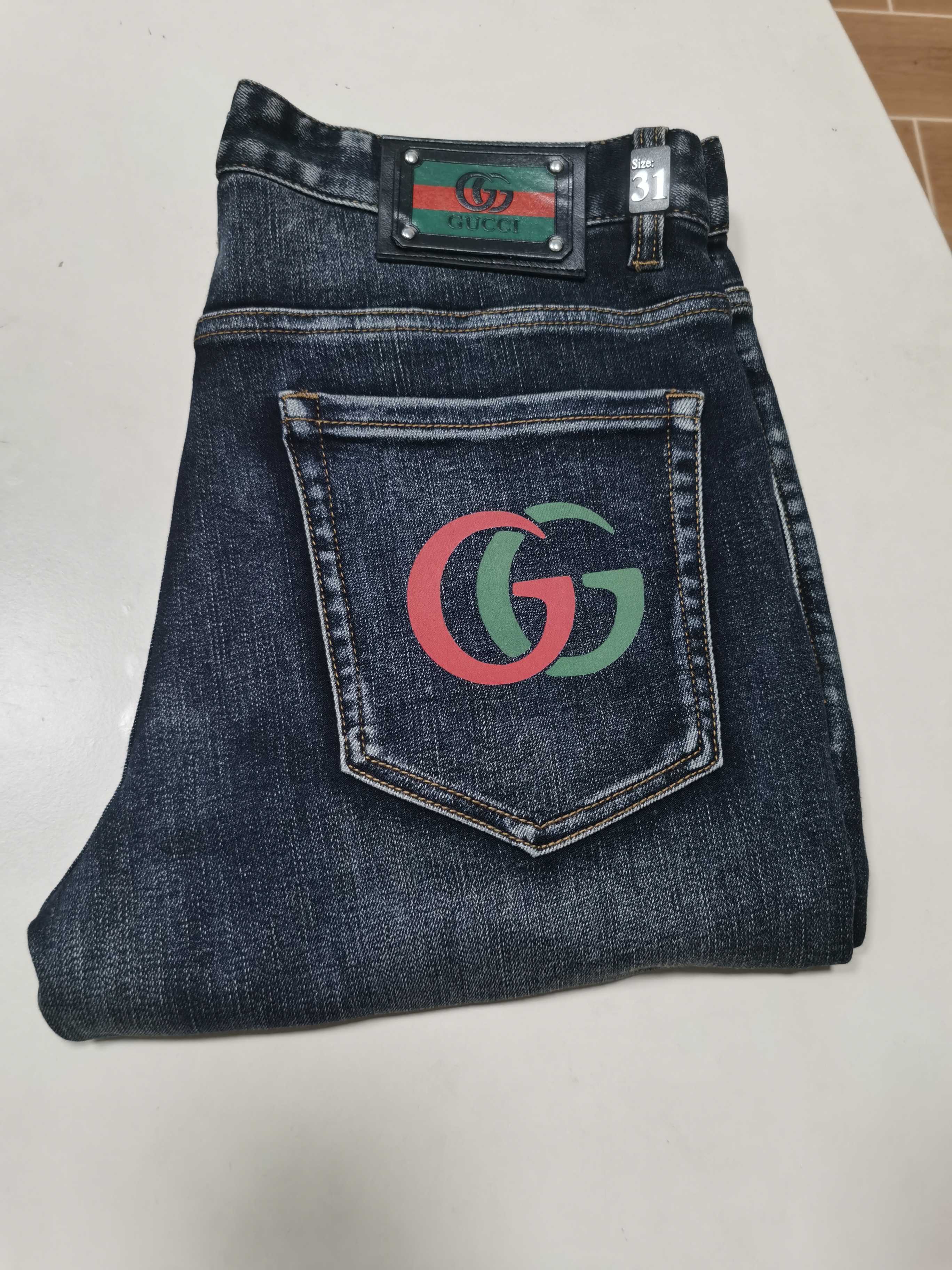 NO:608027,25 new autumn and winter jeans are available!  GUCCI exclusively offers new jeans, high-end versions!  Custom-made fabrics at the counter are highly breathable and comfortable, with impeccable details and brand element design concepts, reflecting high quality. It feels delicate and soft!  It presents a casual cut and the upper body shape is awesome!  Code number 29-42,,gucci,gucci,jeans,alexander wang1986090925秋冬新款牛仔裤上新！ 古驰GUCCI 独家专供新款 牛仔裤,高端版本！专柜定制面料 透气舒适度高,细节无可挑剔,品牌元素设计理念,体现高品质.手感细腻柔软！呈现休闲裁剪,上身版型超赞！ 码数29-42,,gucci,gucci,jeans,alexander wang,Men's clothing