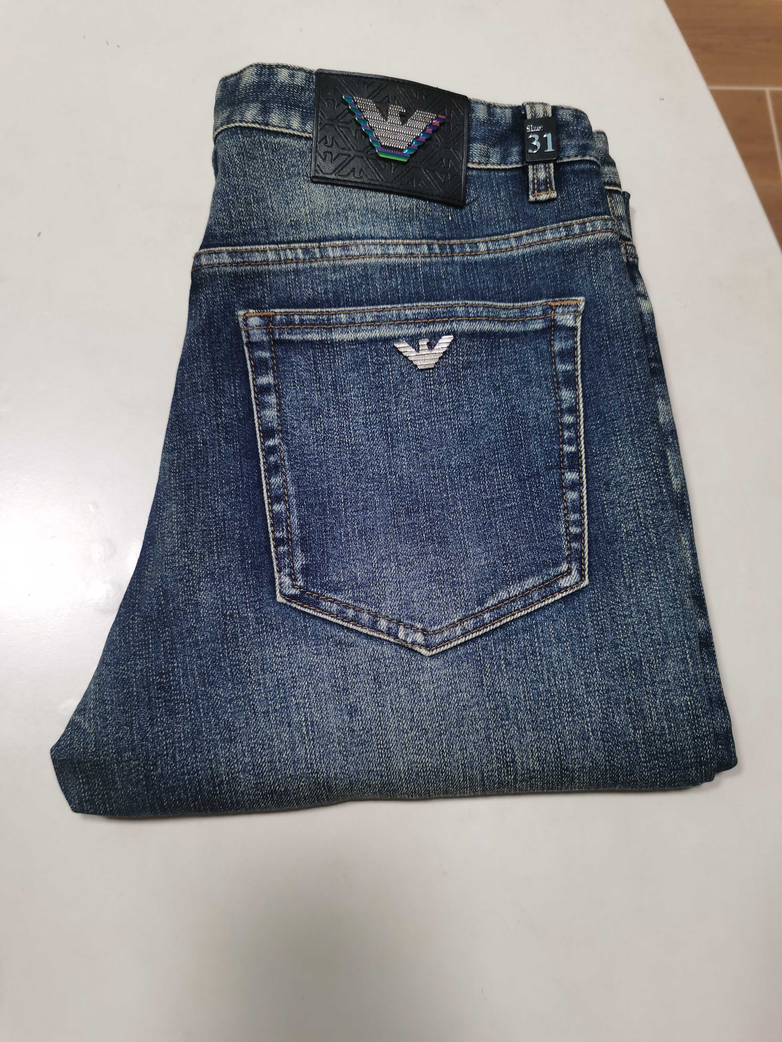 NO:601564,25 new autumn and winter jeans are available!  EA Armani exclusively offers new jeans, high-end versions!  Custom-made fabrics at the counter are highly breathable and comfortable, with impeccable details and brand element design concepts, reflecting high quality. It feels delicate and soft!  It presents a casual cut and the upper body shape is awesome!  Code number 29-42,,armani,jeans,alexander wang1986090925秋冬新款牛仔裤上新！ EA 阿玛尼独家专供新款 牛仔裤,高端版本！专柜定制面料 透气舒适度高,细节无可挑剔,品牌元素设计理念,体现高品质.手感细腻柔软！呈现休闲裁剪,上身版型超赞！ 码数29-42,,armani,jeans,alexander wang,Men's clothing