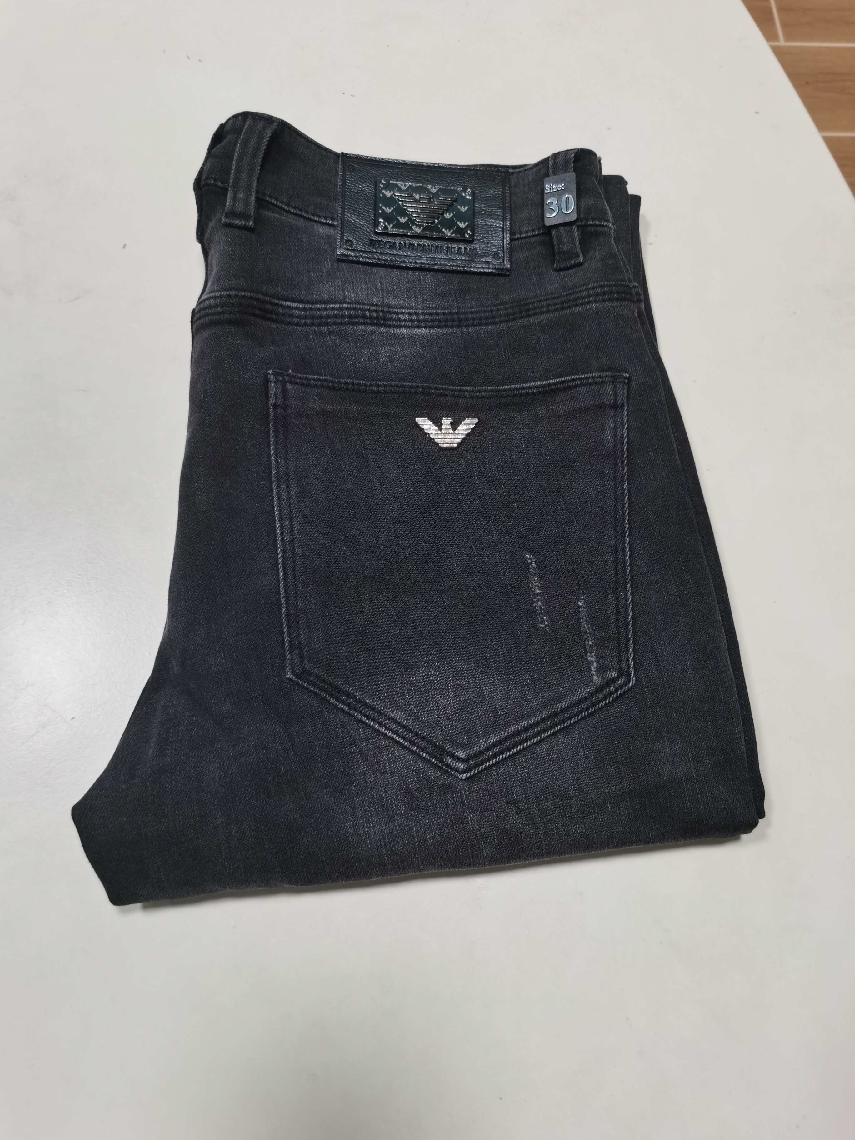 NO:601567,25 new autumn and winter jeans are available!  EA Armani exclusively offers new jeans, high-end version!  Custom-made fabrics at the counter are highly breathable and comfortable, with impeccable details and brand element design concepts, reflecting high quality. It feels delicate and soft!  It presents a casual cut and the upper body shape is awesome!  Code number 29-42,,armani,jeans,alexander wang1986090925秋冬新款牛仔裤上新！ EA 阿玛尼 独家专供新款 牛仔裤,高端版本！专柜定制面料 透气舒适度高,细节无可挑剔,品牌元素设计理念,体现高品质.手感细腻柔软！呈现休闲裁剪,上身版型超赞！ 码数29-42,,armani,jeans,alexander wang,Men's clothing