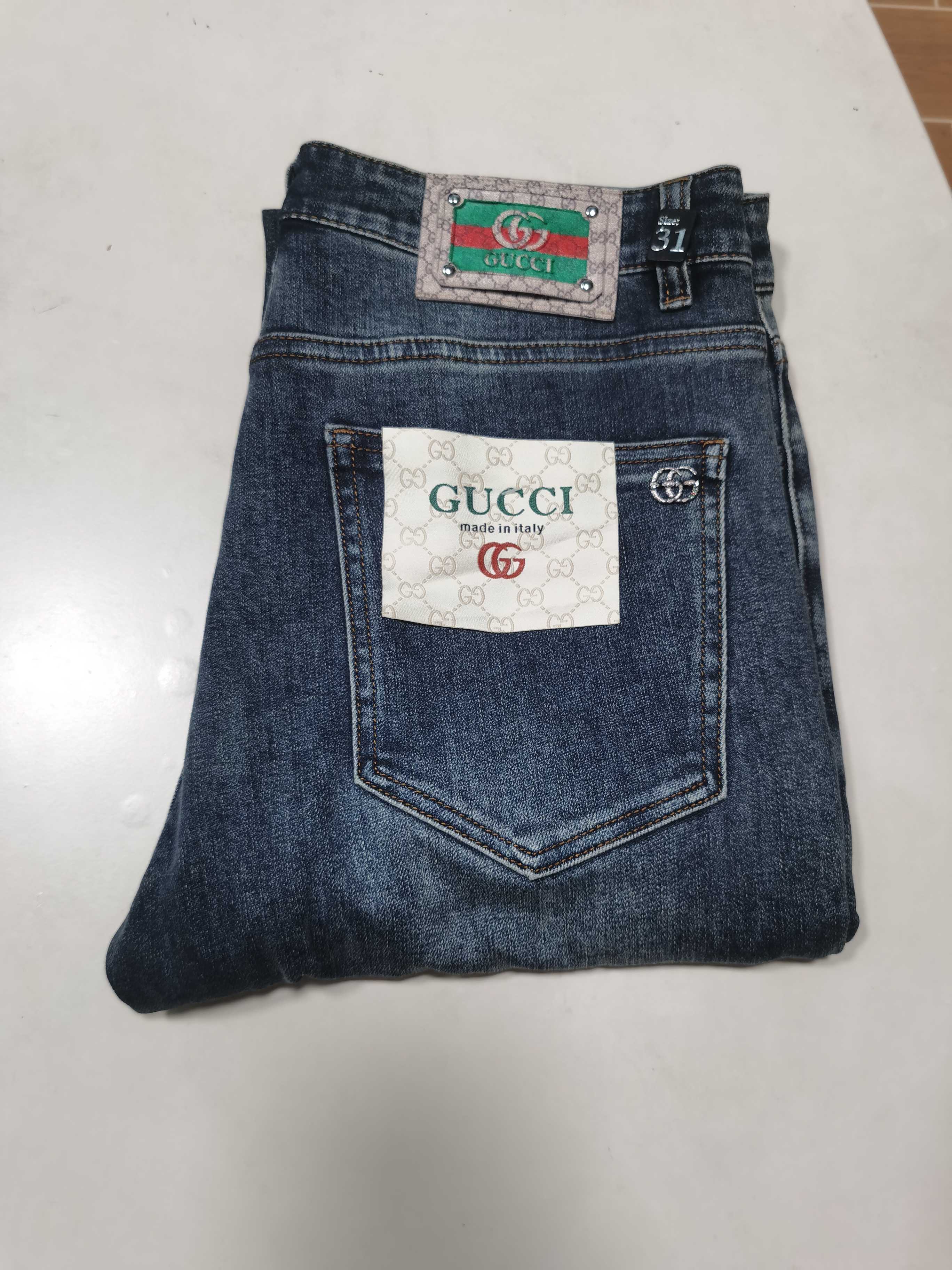 NO:610367,25 new autumn and winter jeans are available!  GUCCI Gucci exclusively offers new jeans, high-end version!  Custom-made fabrics at the counter are highly breathable and comfortable, with impeccable details and brand element design concepts, reflecting high quality. It feels delicate and soft!  It presents a casual cut and the upper body shape is awesome!  Code number 29-42,,gucci,gucci,jeans,alexander wang1986090925秋冬新款牛仔裤上新！ GUCCI古驰 独家专供新款 牛仔裤,高端版本！专柜定制面料 透气舒适度高,细节无可挑剔,品牌元素设计理念,体现高品质.手感细腻柔软！呈现休闲裁剪,上身版型超赞！ 码数29-42,,gucci,gucci,jeans,alexander wang,Men's clothing