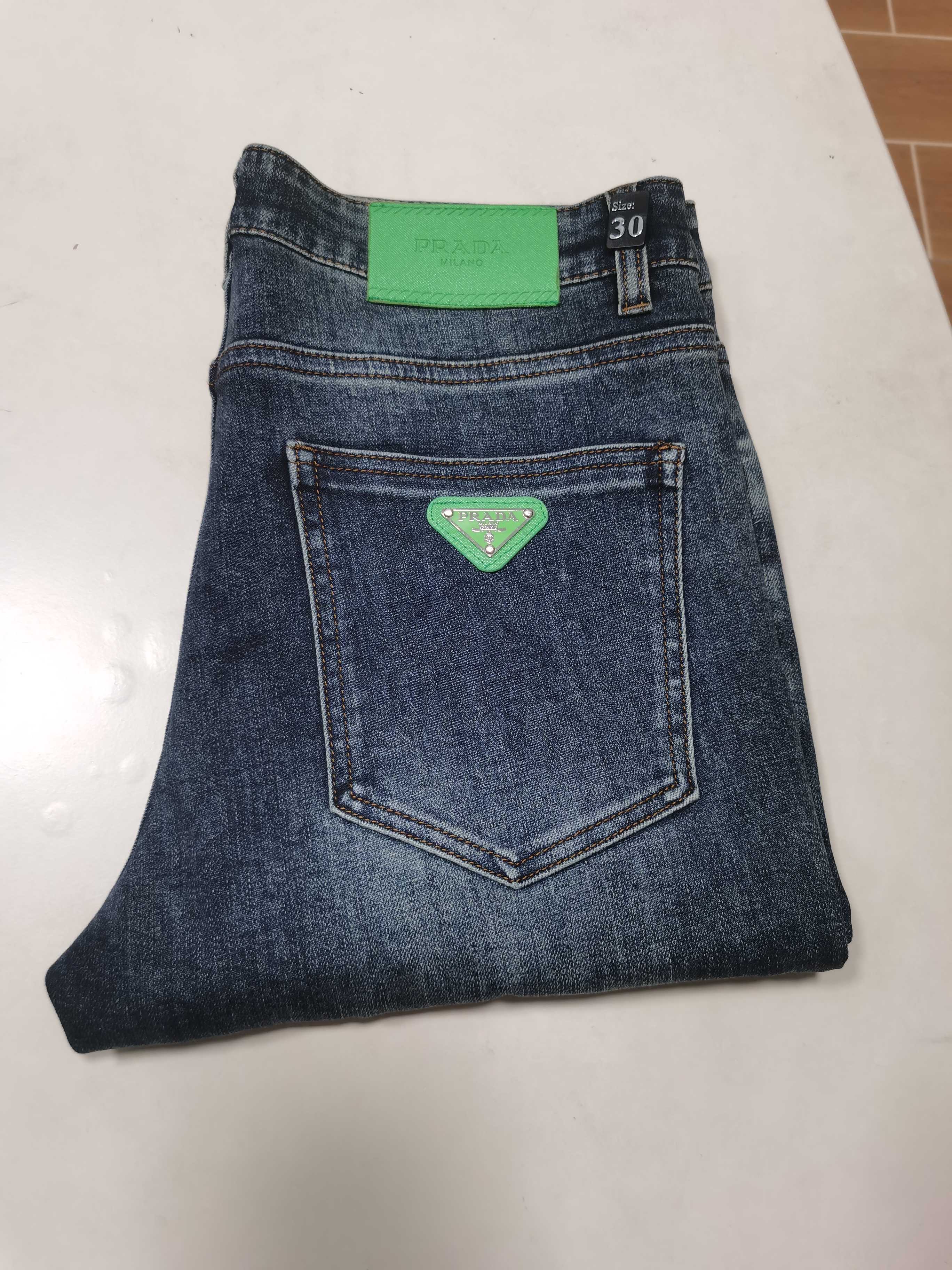 NO:610365,25 new autumn and winter jeans are available!  PRADA Exclusively offers new jeans, high-end version!  Custom-made fabrics at the counter are highly breathable and comfortable, with impeccable details and brand element design concepts, reflecting high quality. It feels delicate and soft!  It presents a casual cut and the upper body shape is awesome!  Code number 29-42,,prada,prada,jeans,alexander wang1986090925秋冬新款牛仔裤上新！ PRADA 普拉达 独家专供新款 牛仔裤,高端版本！专柜定制面料 透气舒适度高,细节无可挑剔,品牌元素设计理念,体现高品质.手感细腻柔软！呈现休闲裁剪,上身版型超赞！ 码数29-42,,prada,prada,jeans,alexander wang,Men's clothing